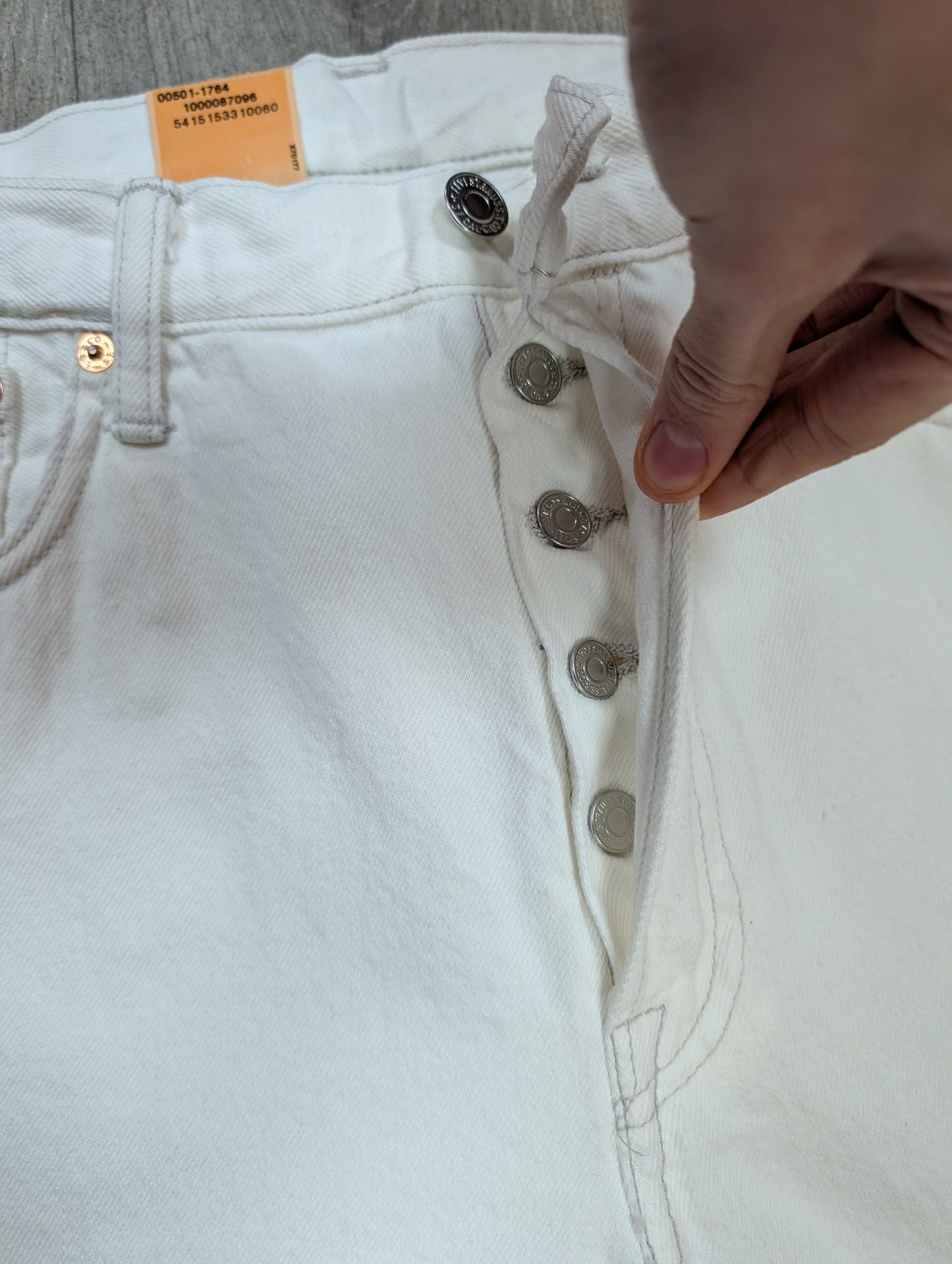 Deadstock Y2K white Levi's 501s - 34W 30L