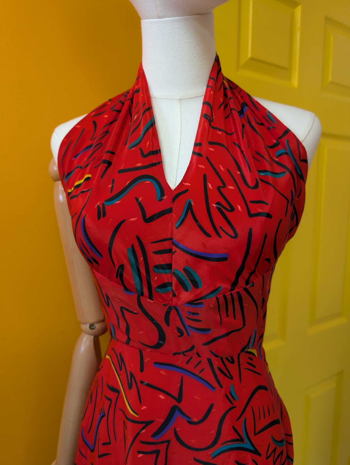 1980s red halter neck abstract print dress - S/10