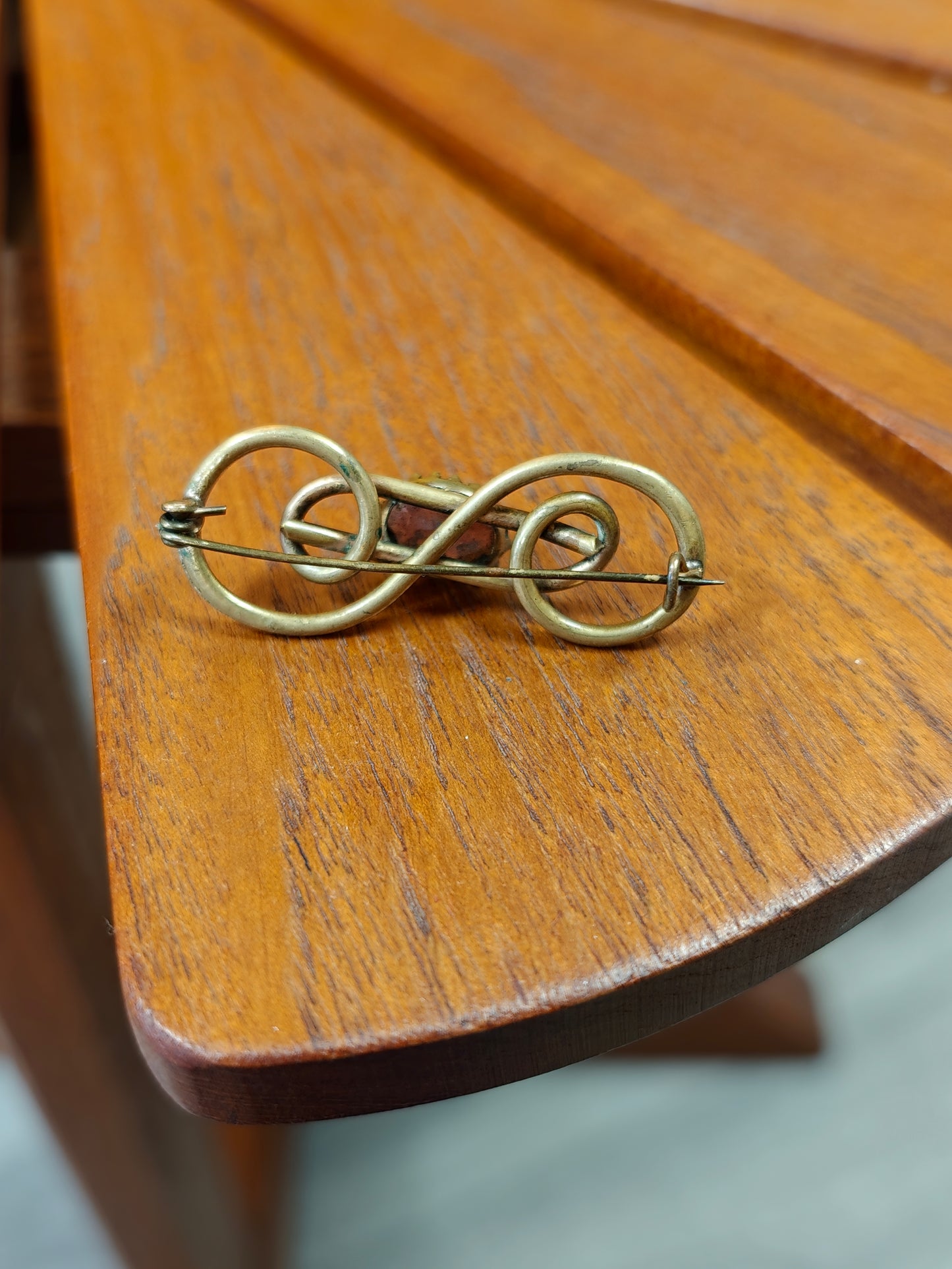 Victorian love knot brooch