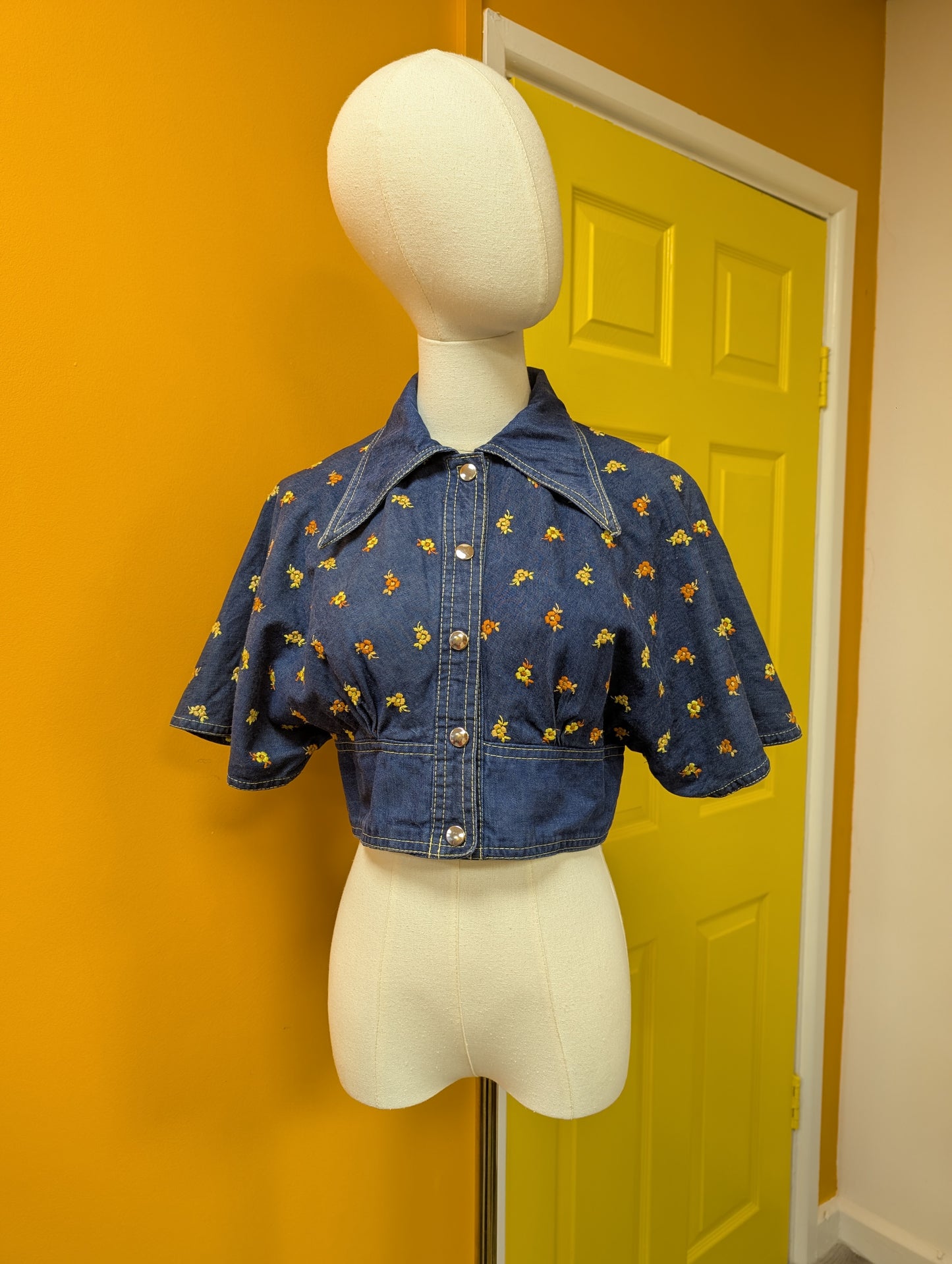 1970s embroidered denim cropped shirt - S