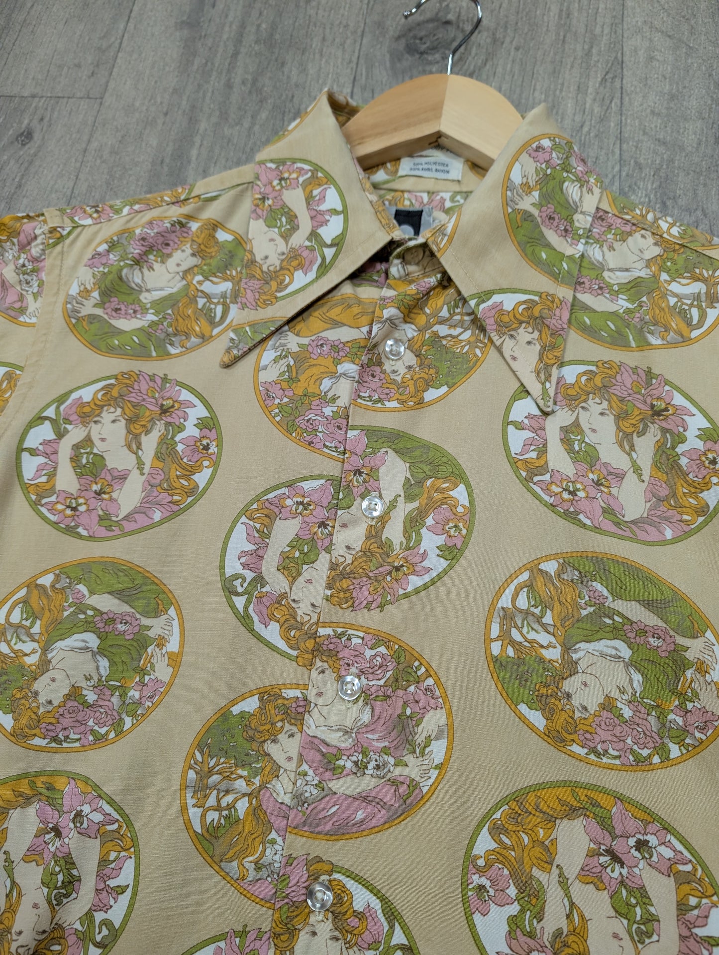 1970s Alphonse Mucha Art Nouveau novelty print dagger collar shirt