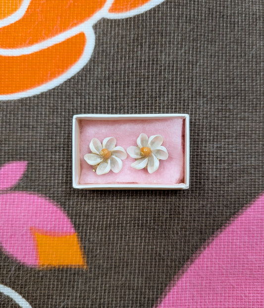 40s/50s seashell clip on earrings
