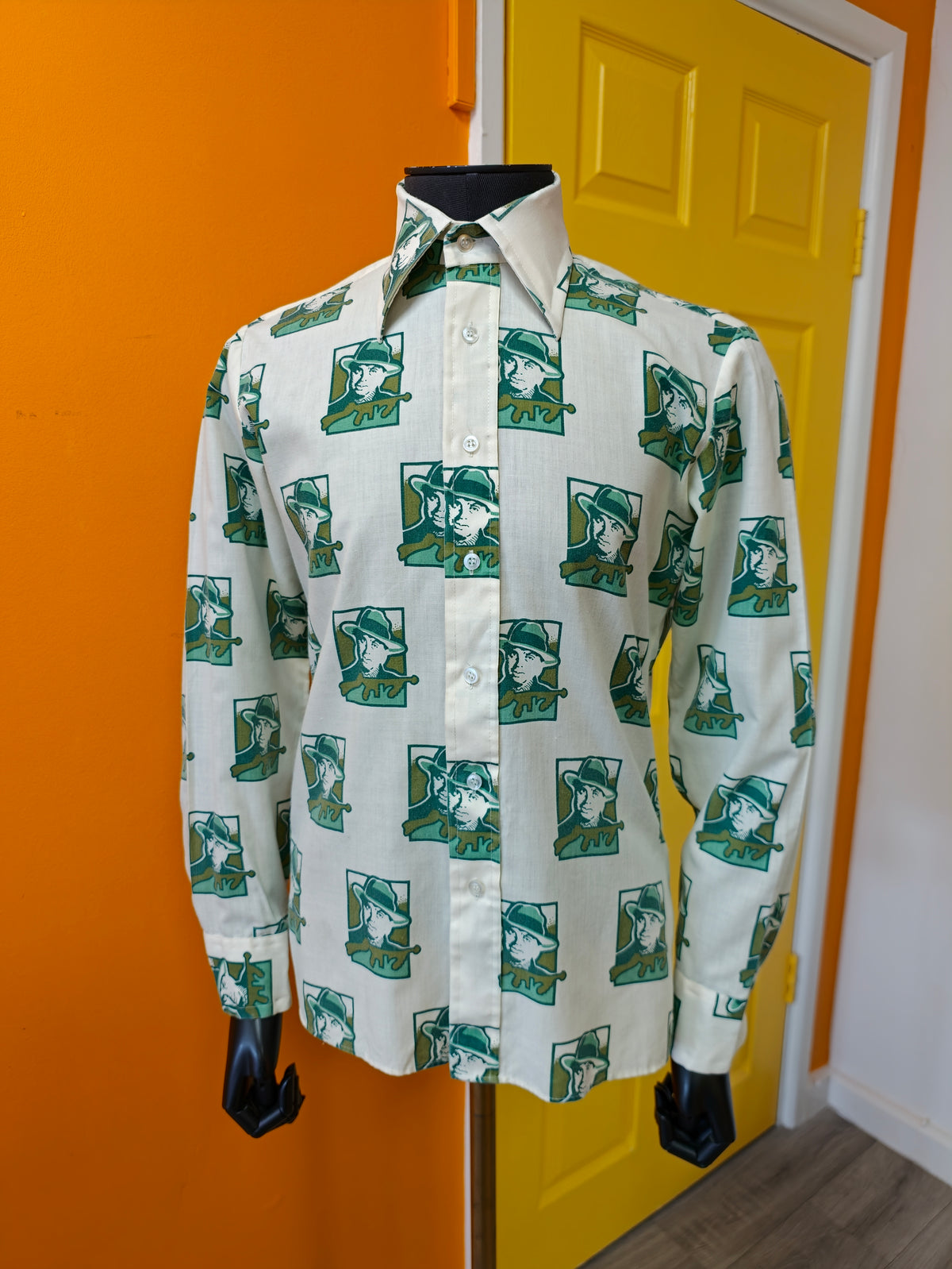 1970s Brutus novelty Al Capone print dagger collar shirt