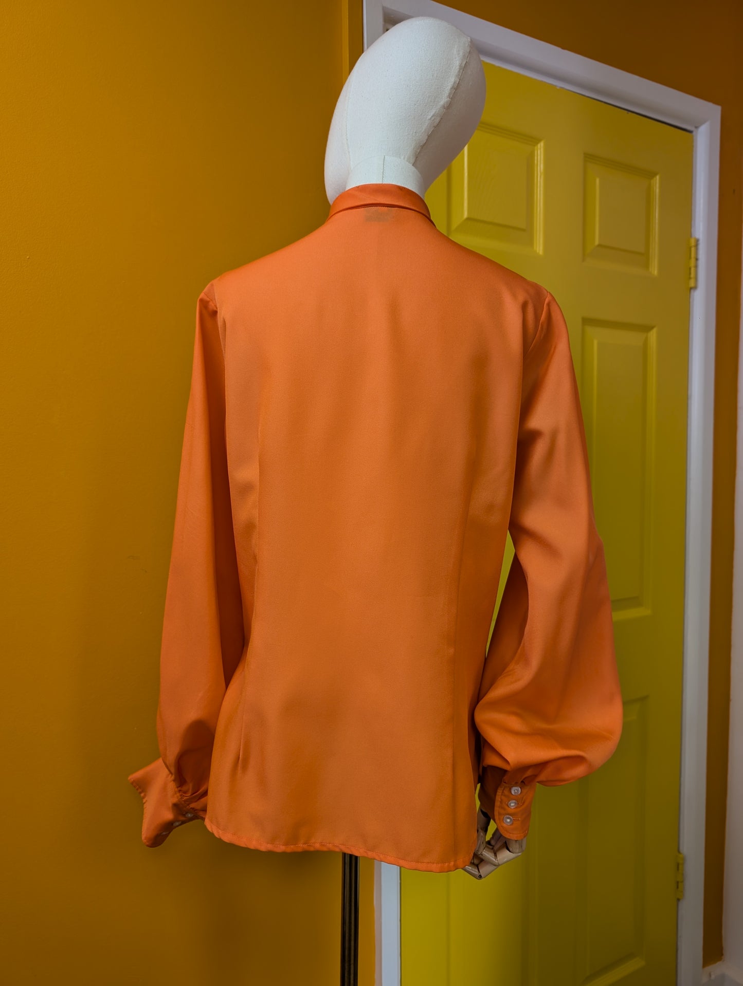 1970s orange balloon sleeve pussy bow collar blouse - L