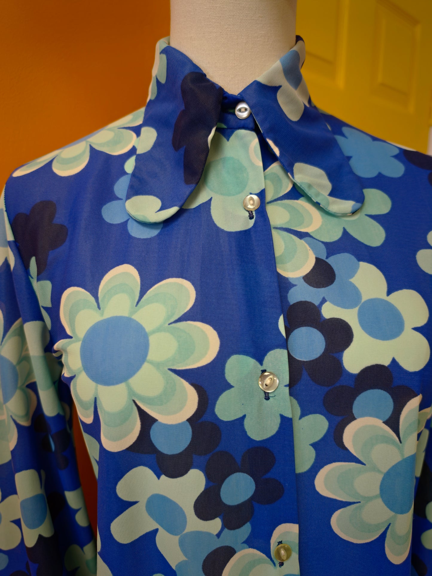 1970s blue flower power shirt - S