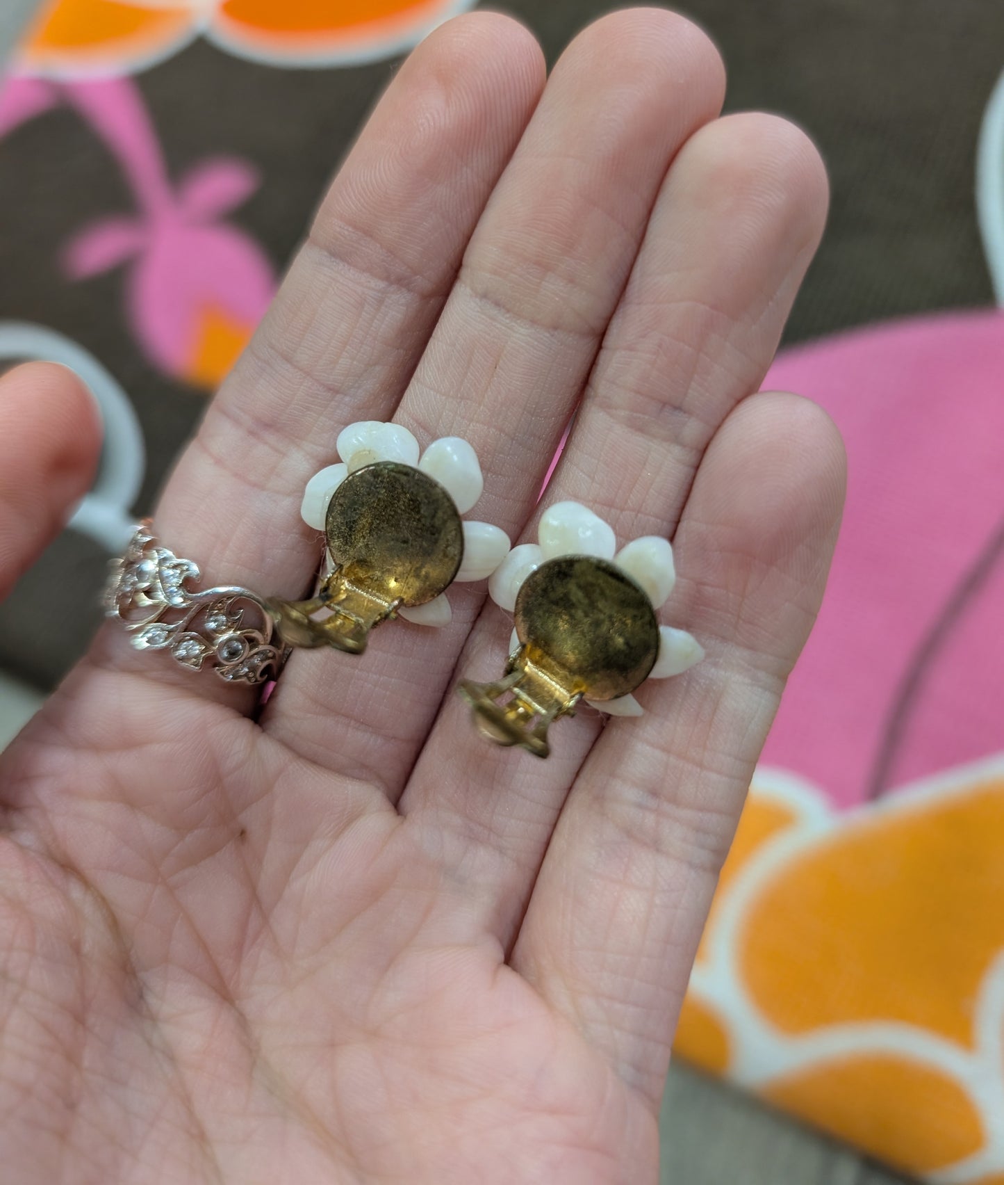 40s/50s seashell clip on earrings