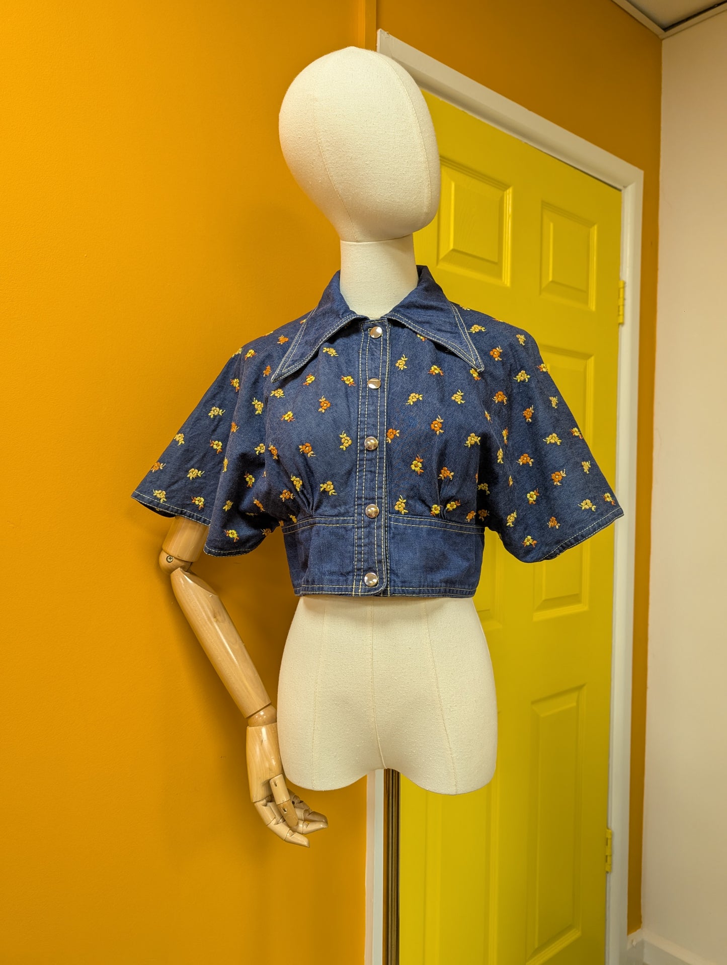 1970s embroidered denim cropped shirt - S