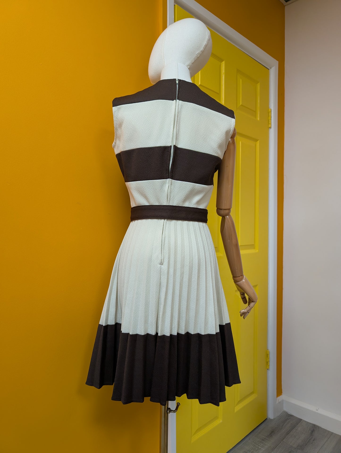 60s/70s brown/white dress and belt - S/8/10