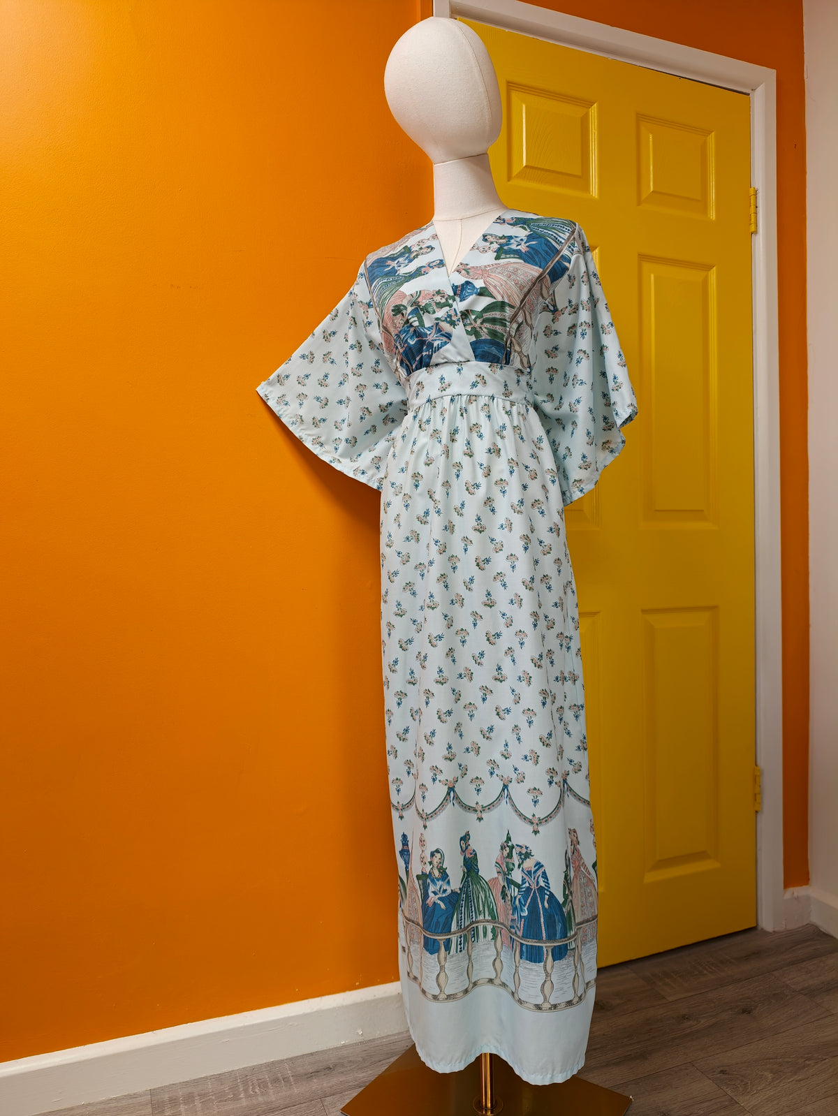 Beautiful 1970s novelty print dress - M