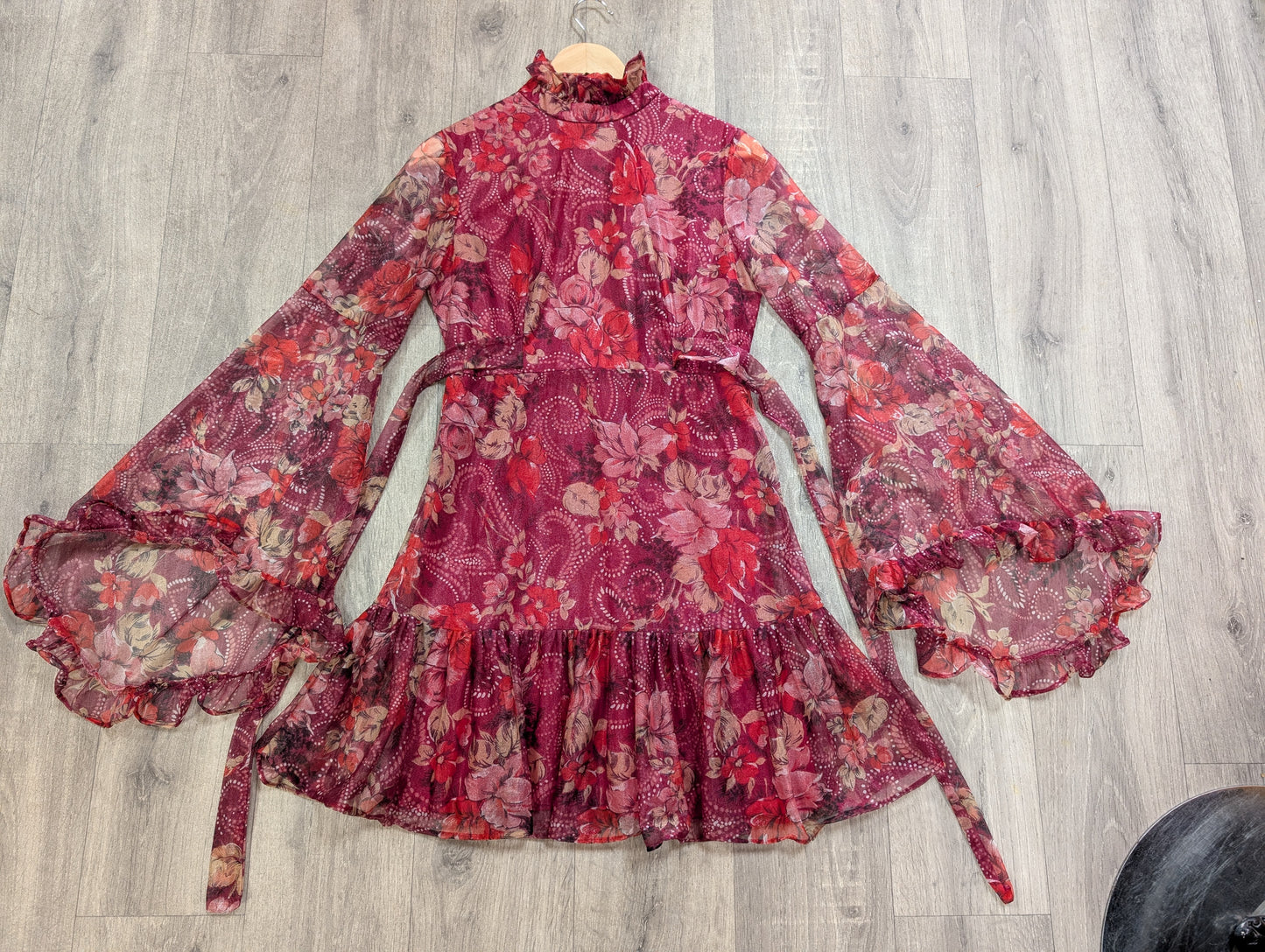 Gorgeous 1970s dress with fabulous sleeves - S/8