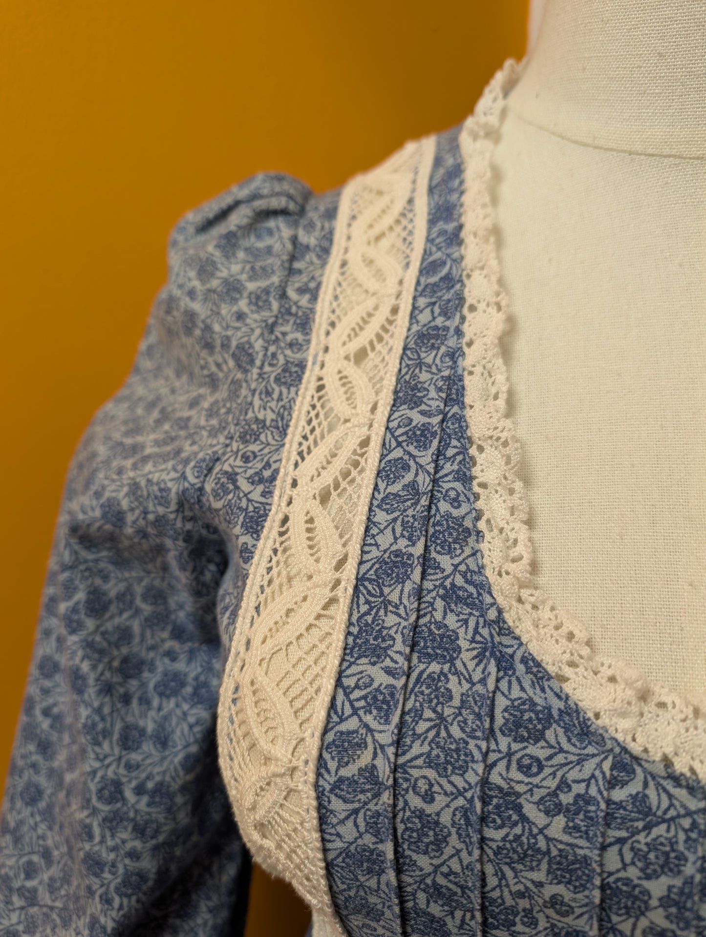 Gorgeous 1970s Laura Ashley made in Wales cotton maxi dress - XS/6/8