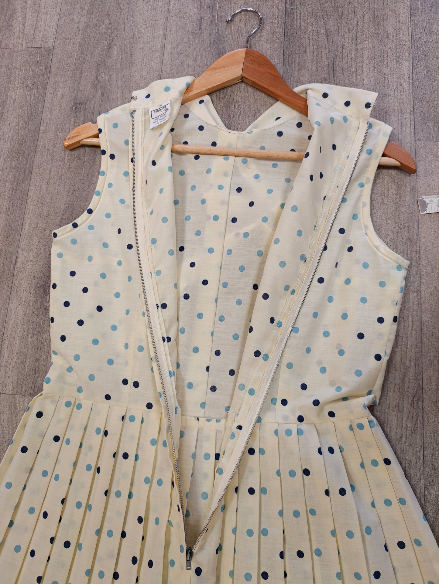 1960s spotty dress with pleated skirt - M/12