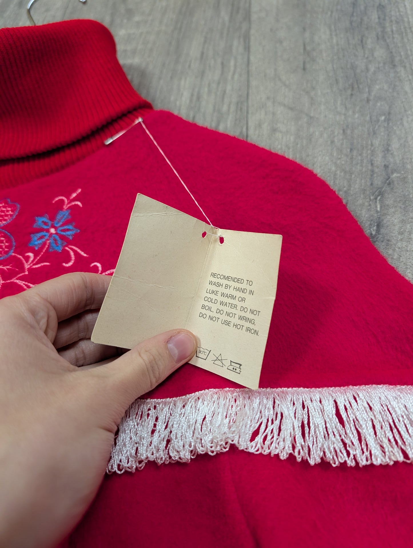 Deadstock 1980s Tigi Wear red embroidered fringed jumper - S