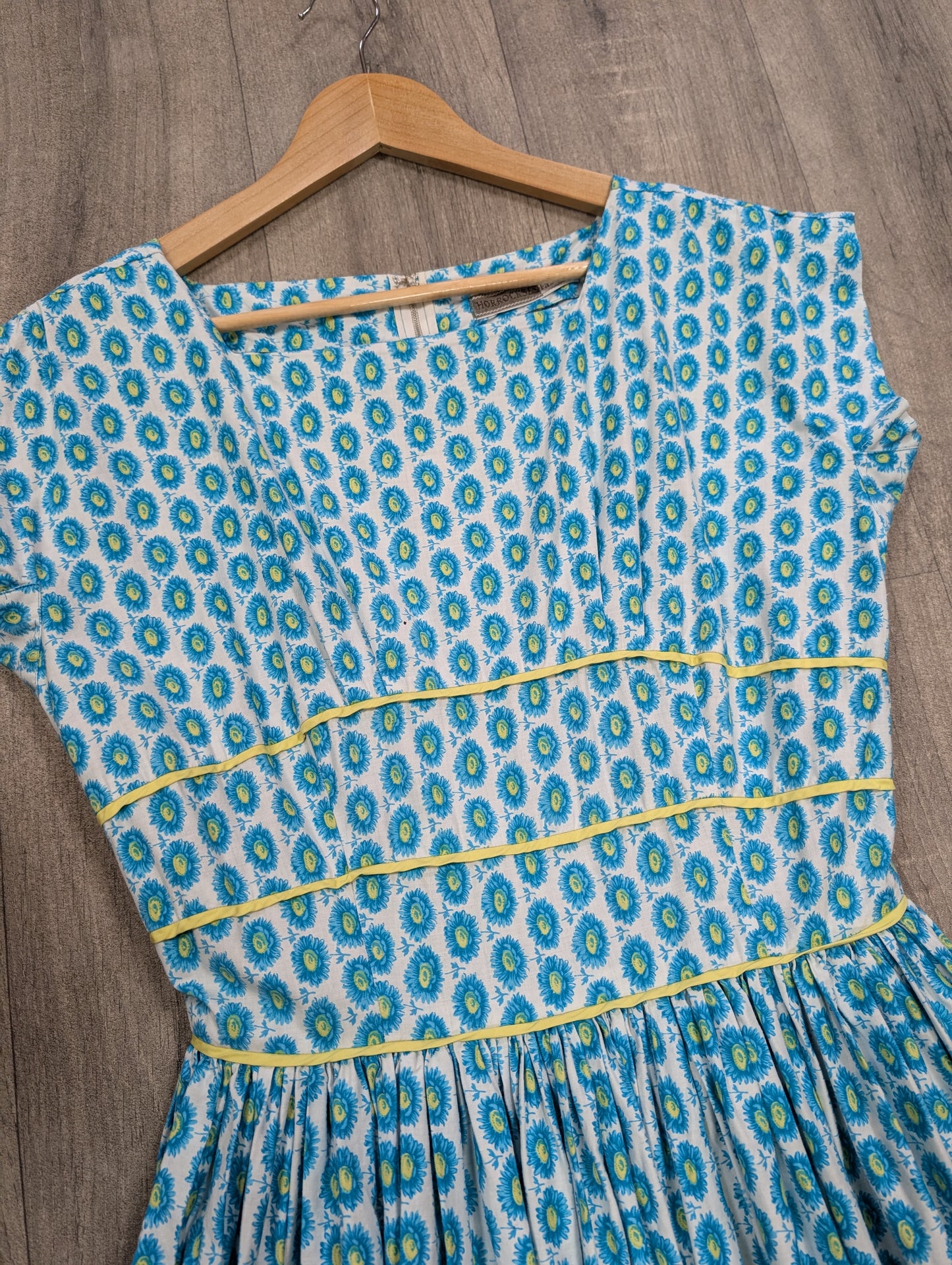 Gorgeous 1950s Horrockses floral cotton dress - 36"B 26"W