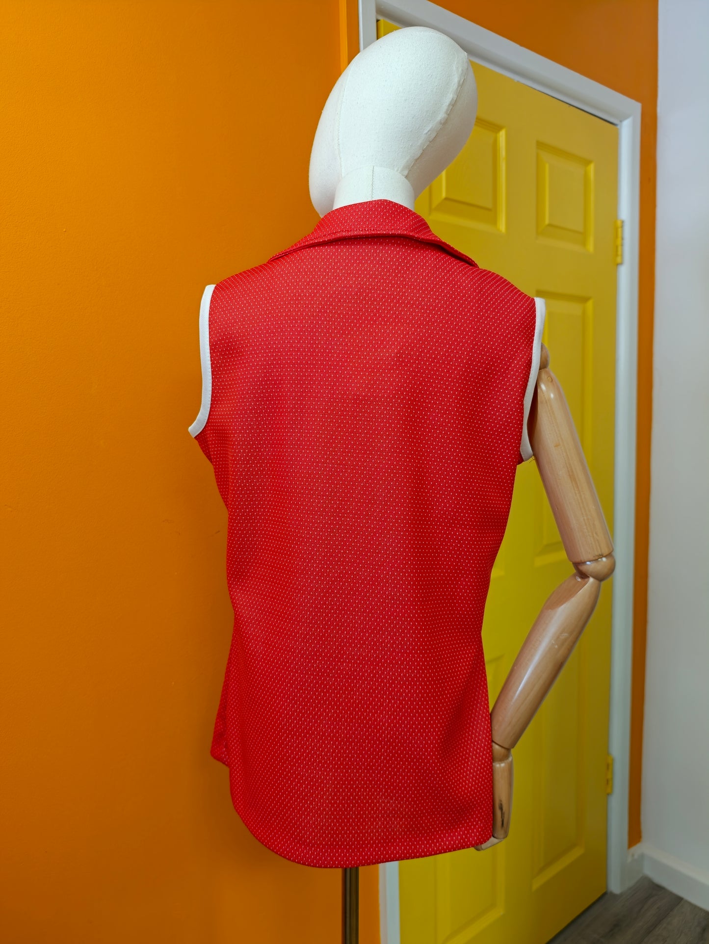 1970s red & white spotty top - M