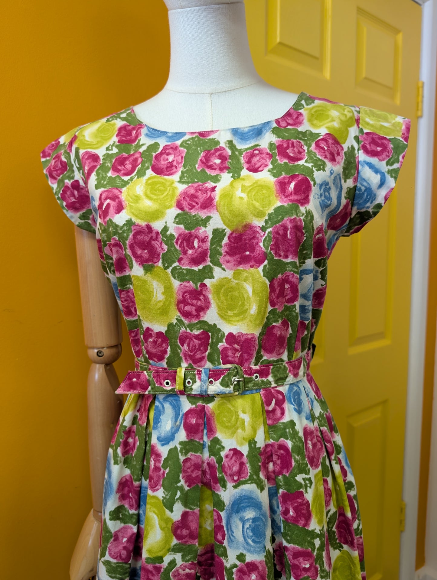 Early 1960s floral cotton dress & belt - 36"B, 29"W