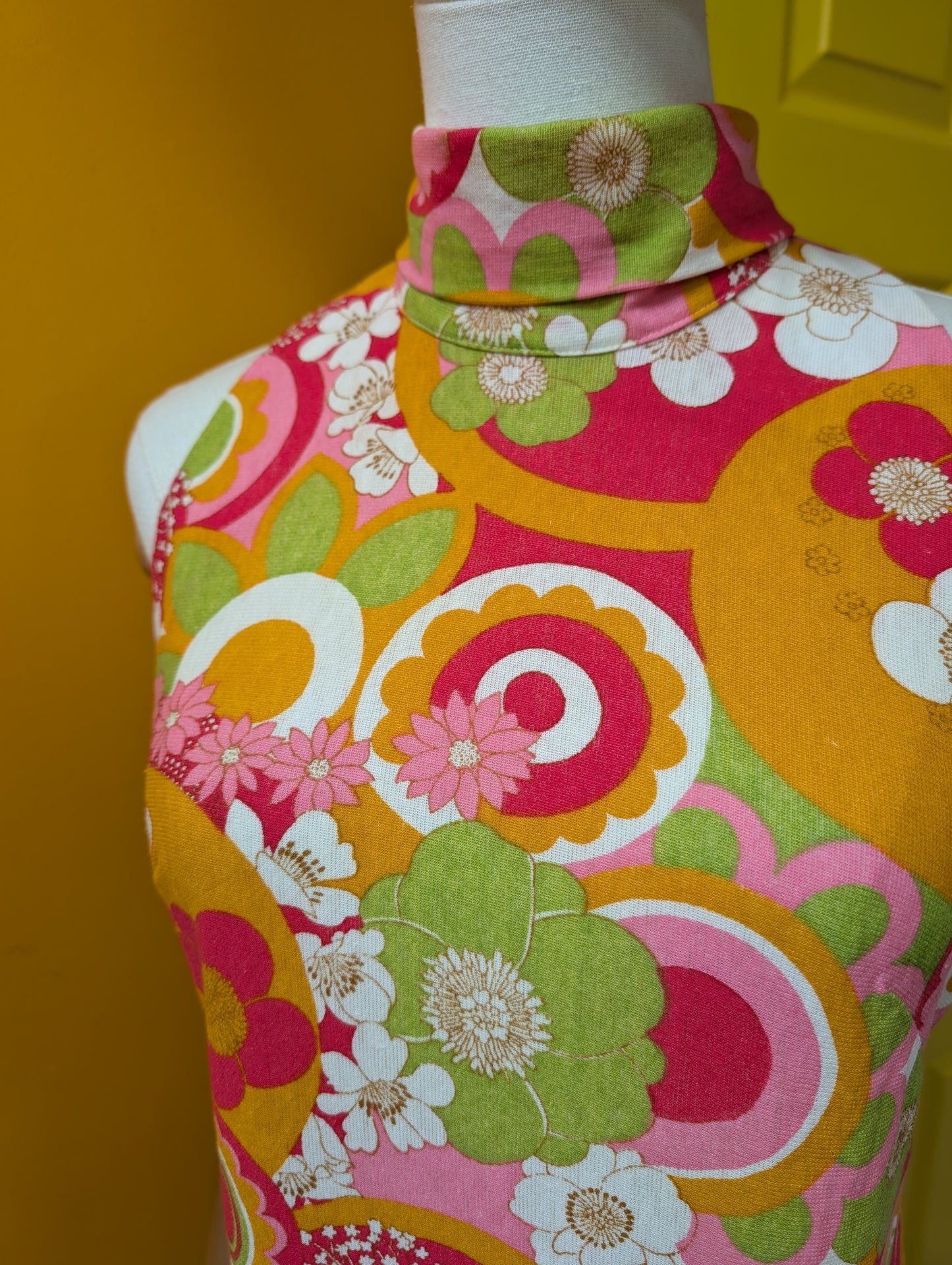 1960s Alistair Cowin psychedelic backless mini dress - S/8
