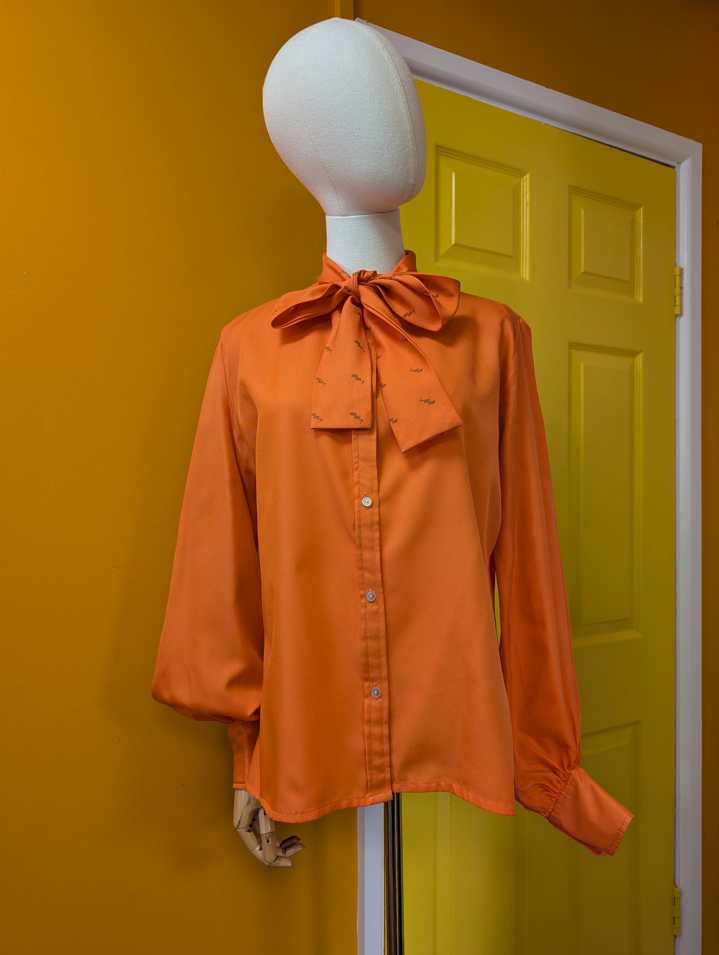 1970s orange balloon sleeve pussy bow collar blouse - L