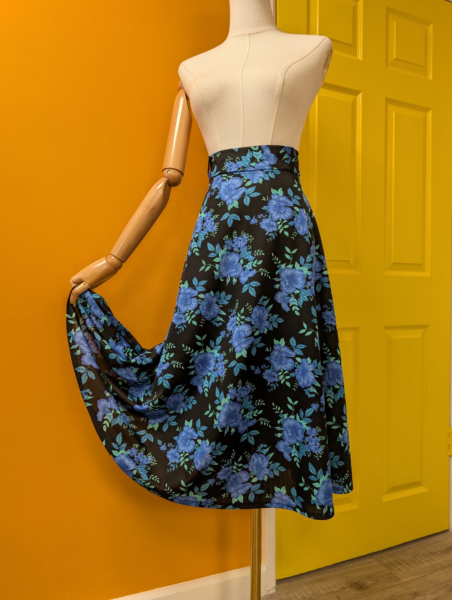 1970s C&A blue/black floral skirt - 27" waist