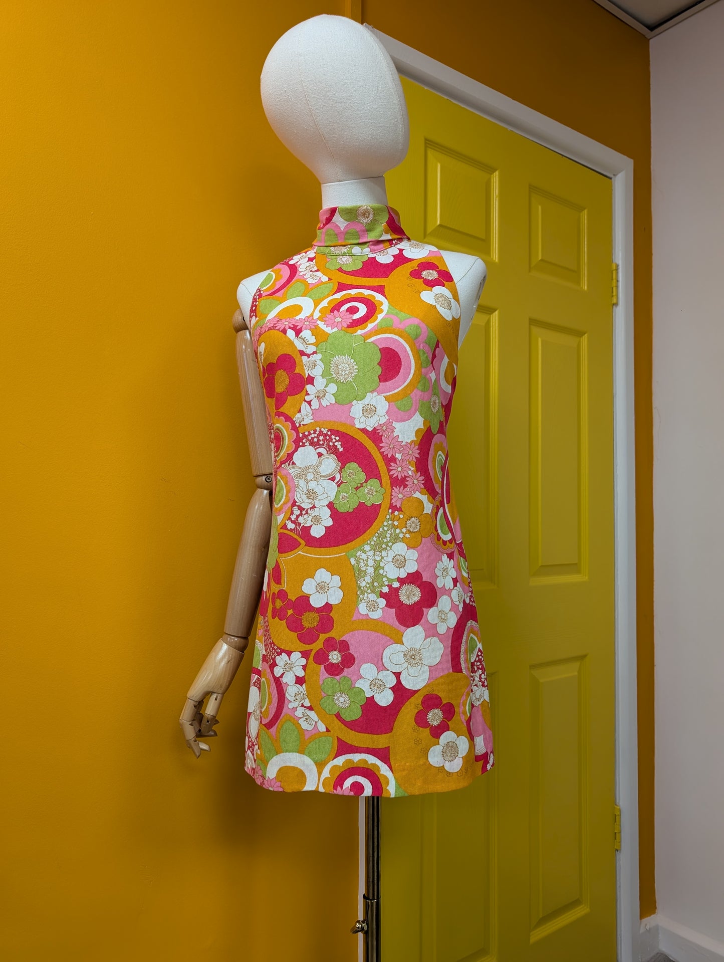 1960s Alistair Cowin psychedelic backless mini dress - S/8