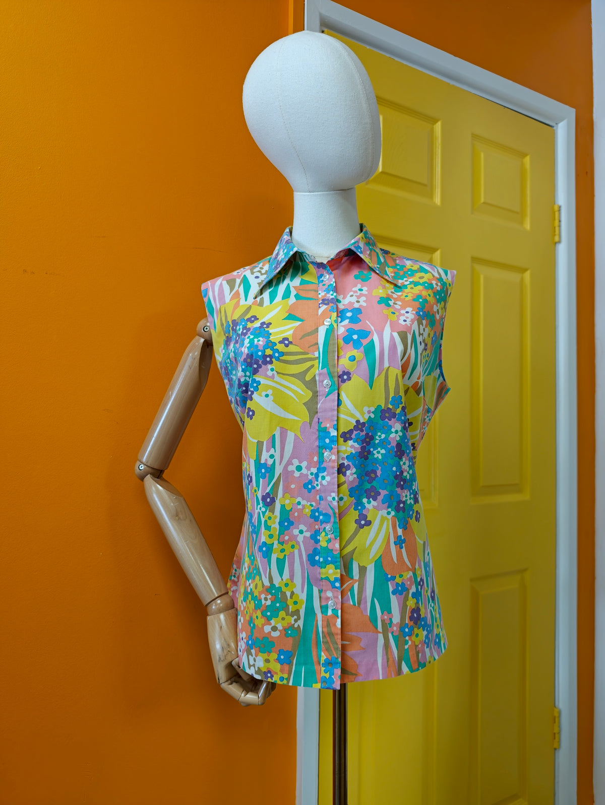 1970s psychedelic floral sleeveless top - M/L