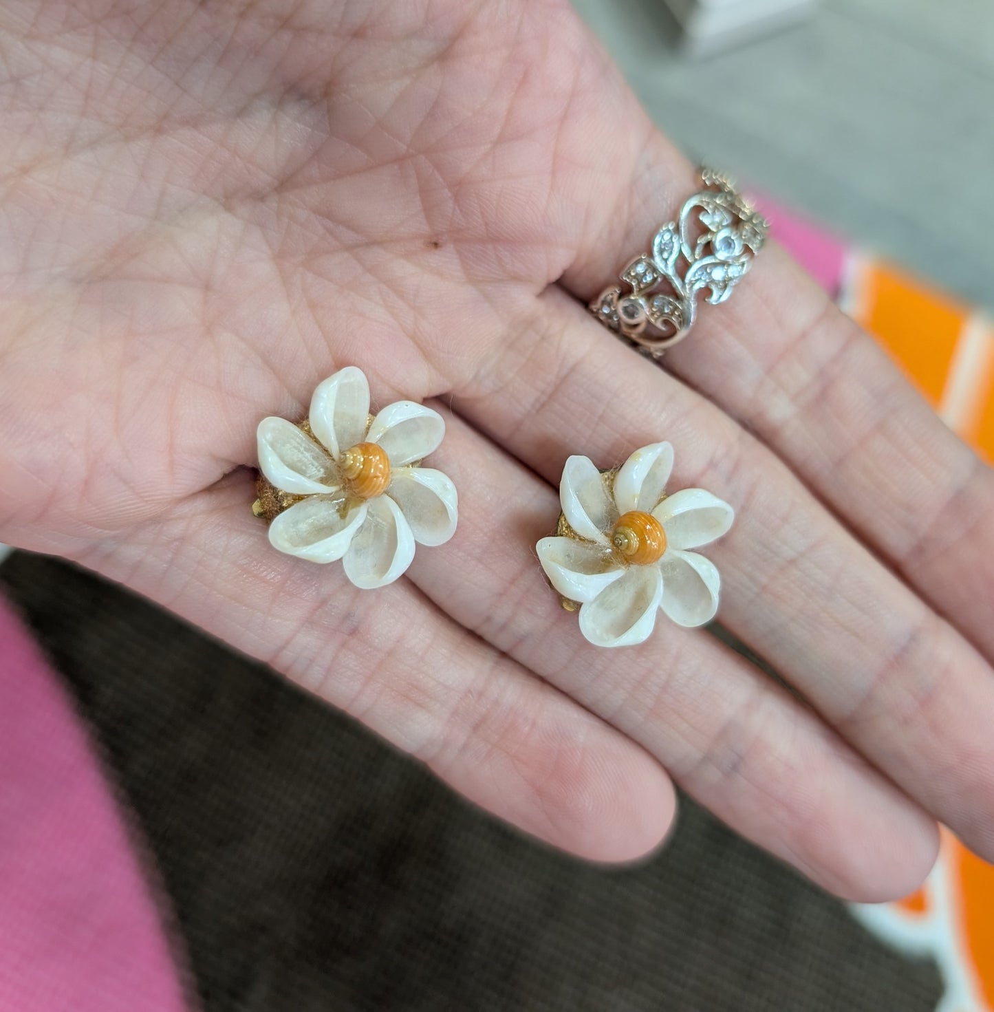 40s/50s seashell clip on earrings