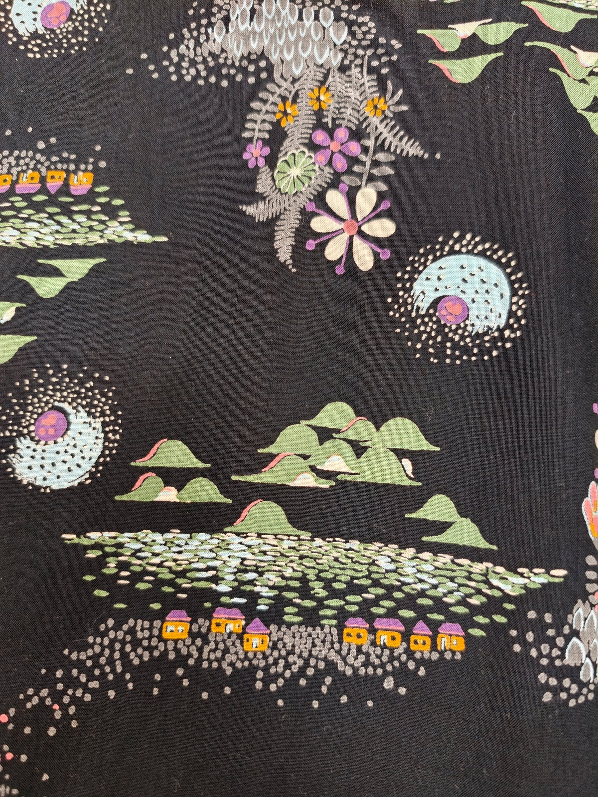 1970s Mac Bee of Sweden novelty print dagger collar shirt