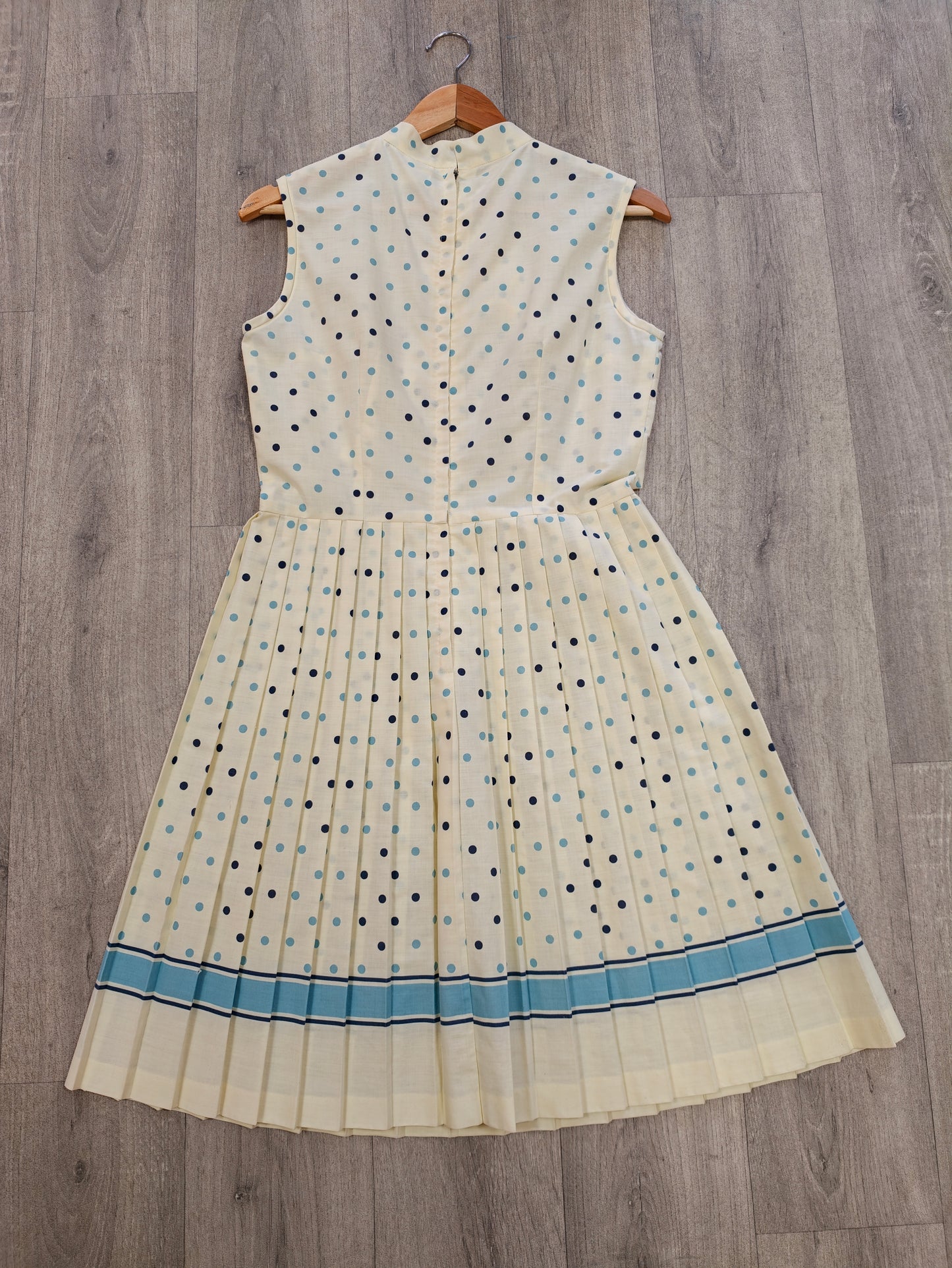 1960s spotty dress with pleated skirt - M/12