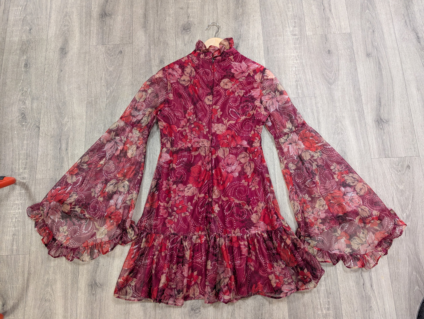 Gorgeous 1970s dress with fabulous sleeves - S/8