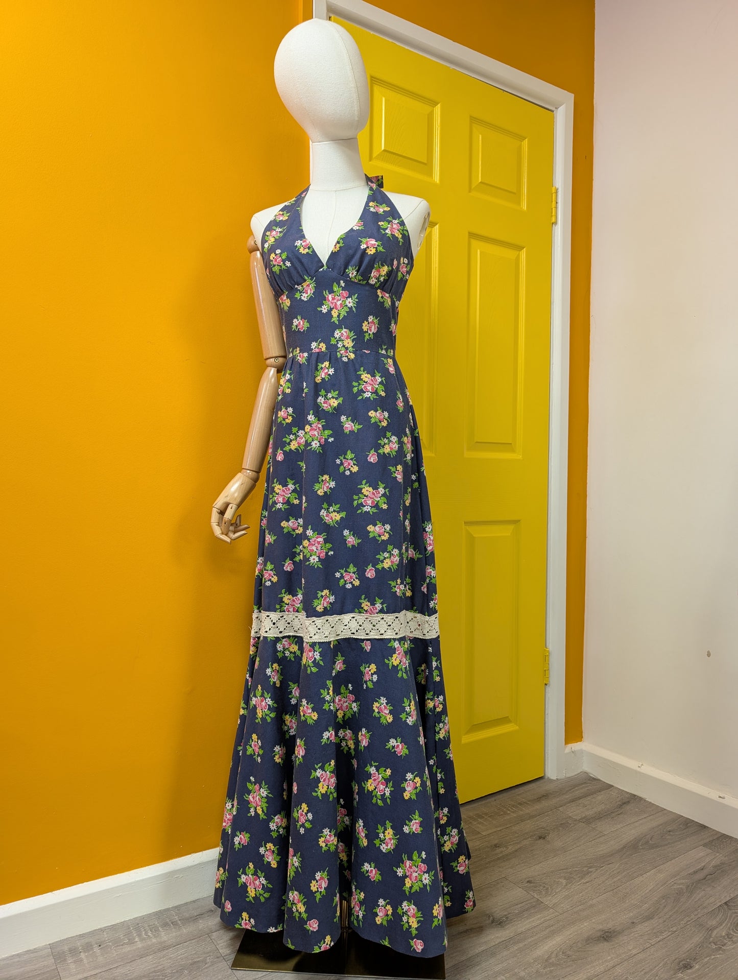 Floral halter neck maxi dress - XS