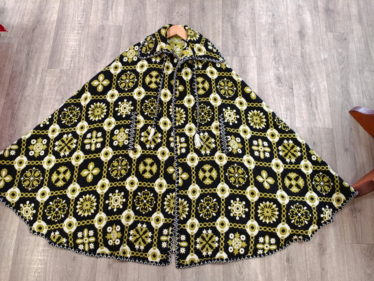 60s/70s green/black tapestry cape