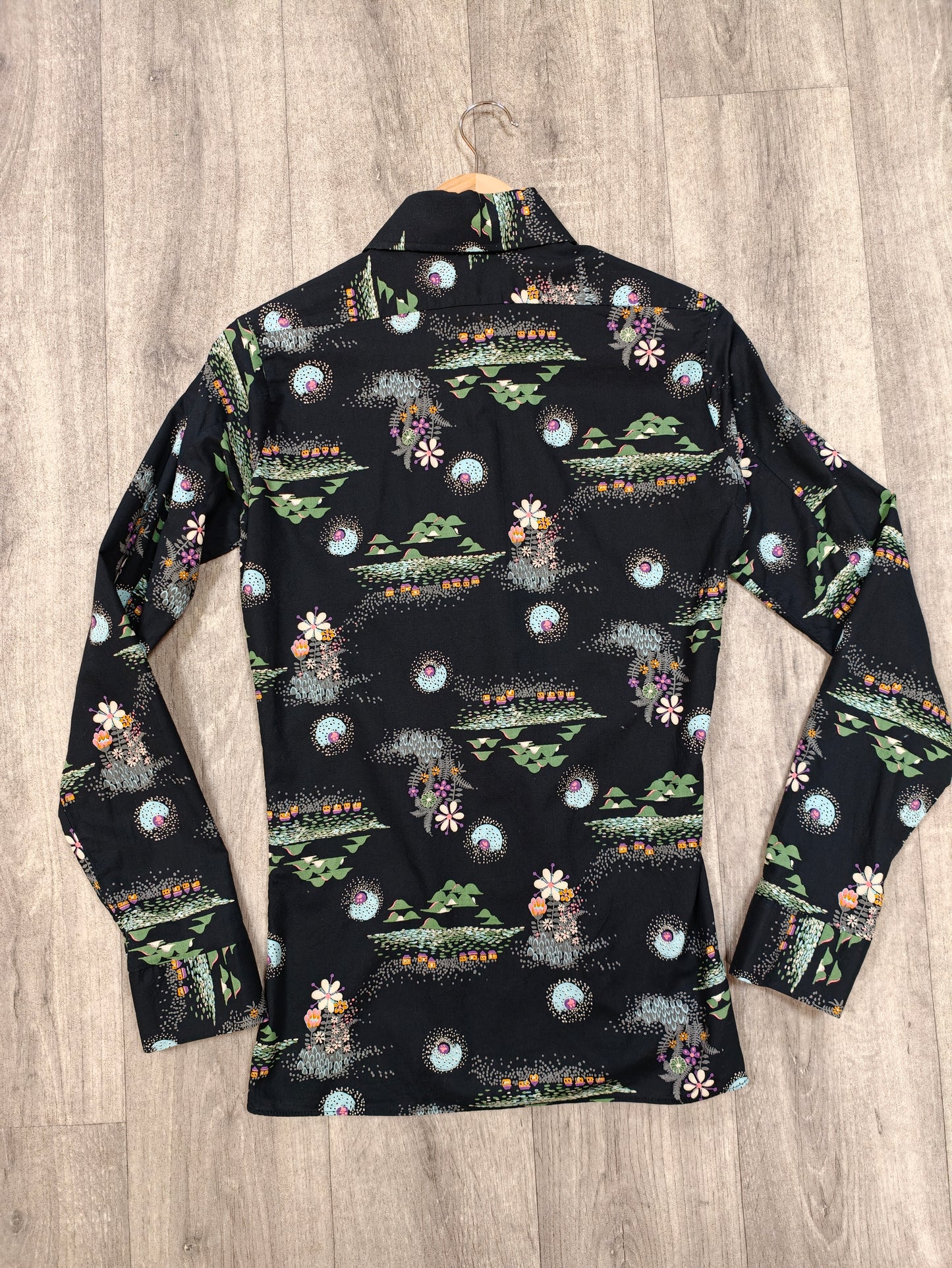 1970s Mac Bee of Sweden novelty print dagger collar shirt