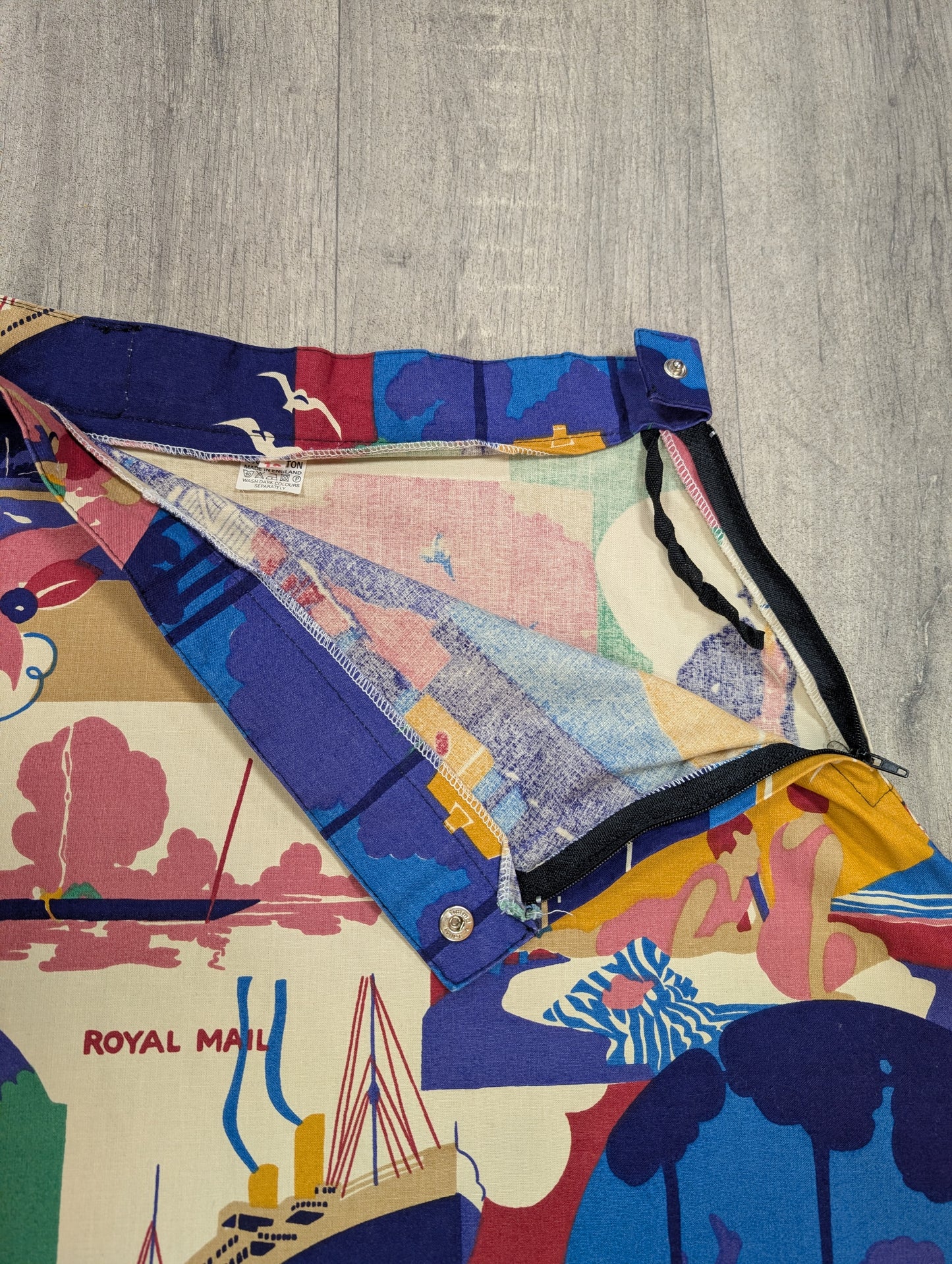 Bernard Nevill novelty print skirt - 26" waist