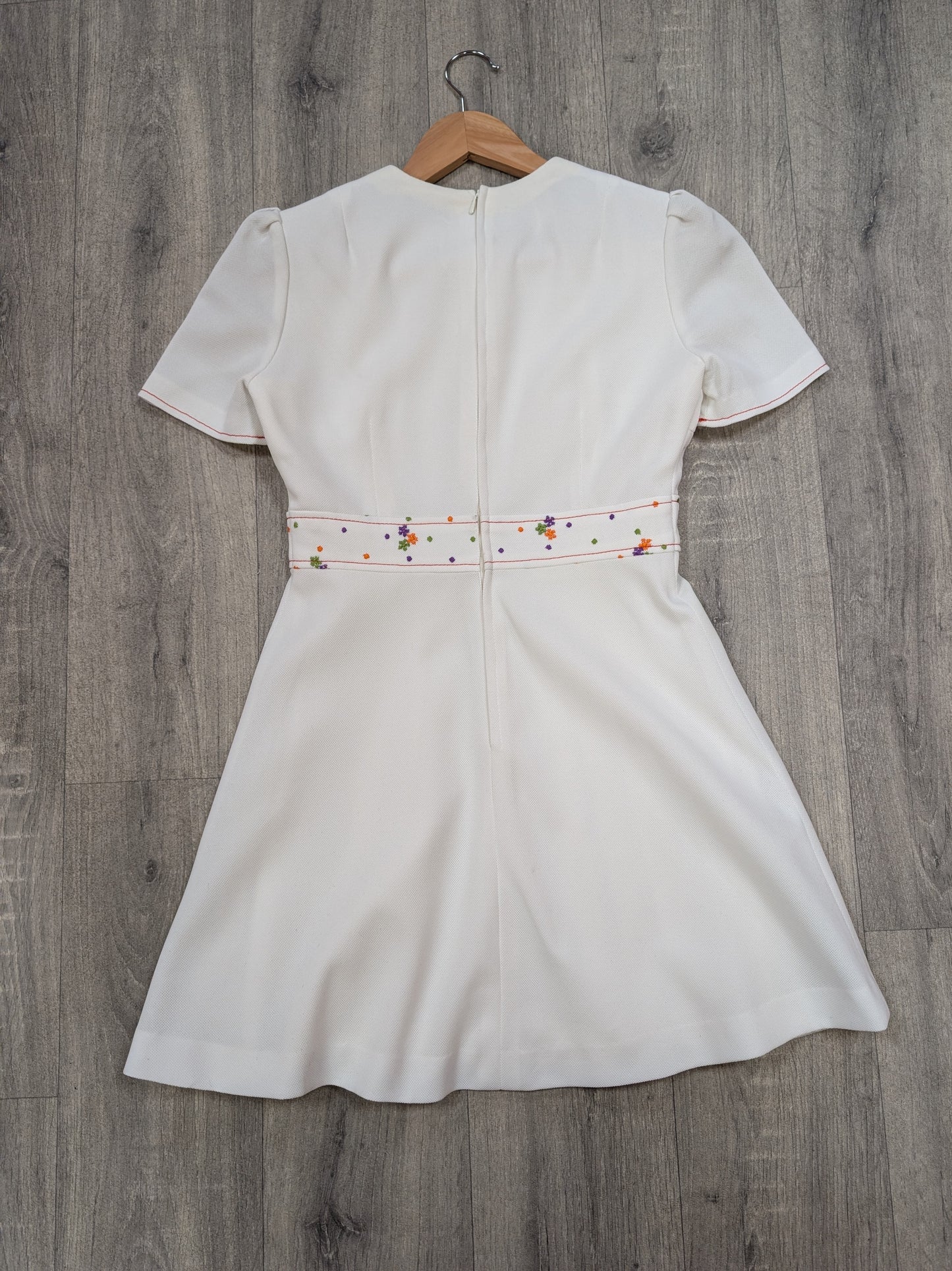 60s/70s embroidered white crimplene mini dress - S/8