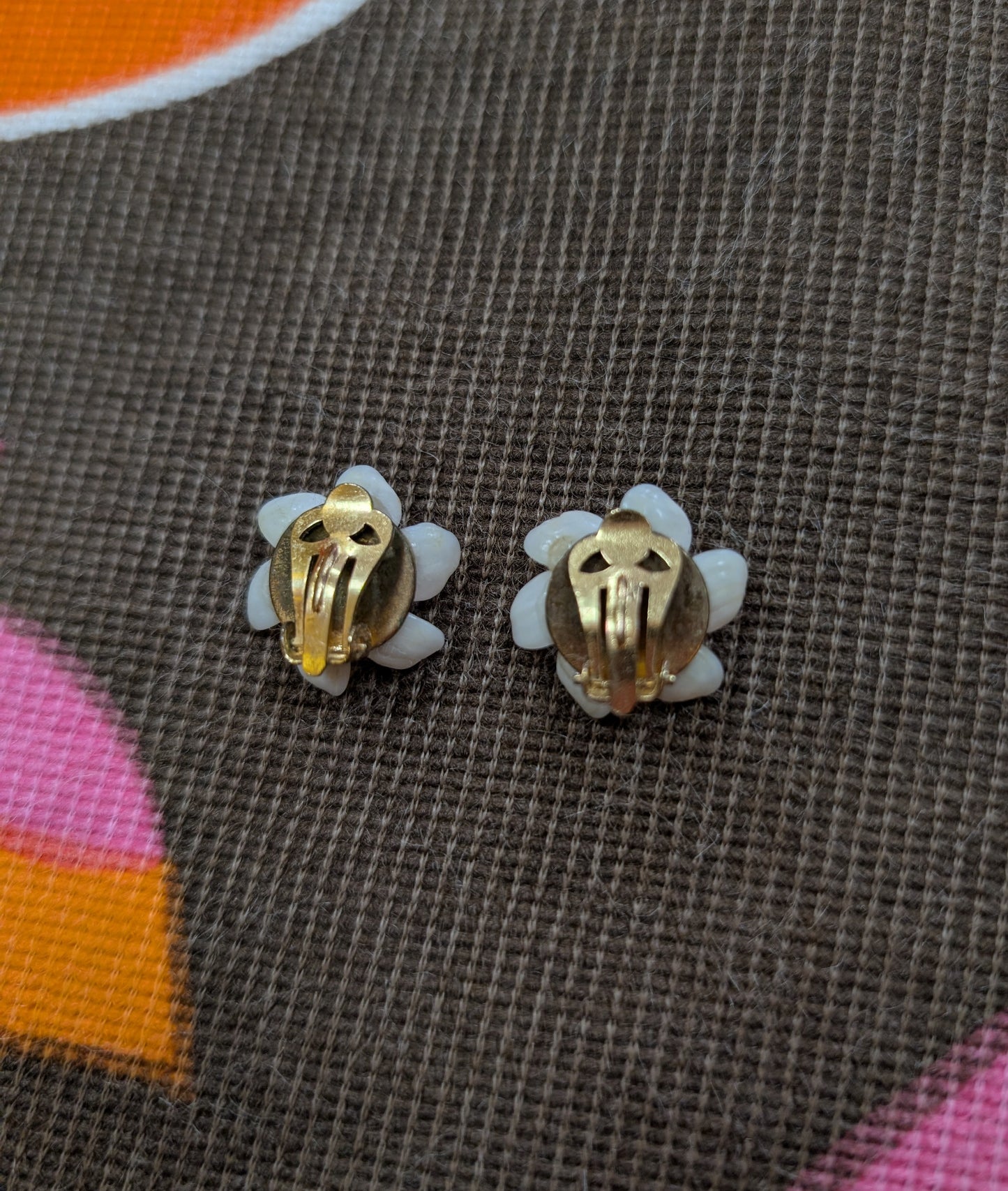 40s/50s seashell clip on earrings