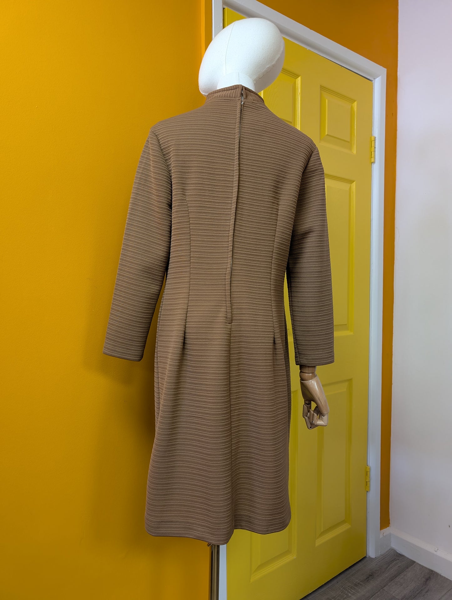 1960s brown crimplene dress - M/14