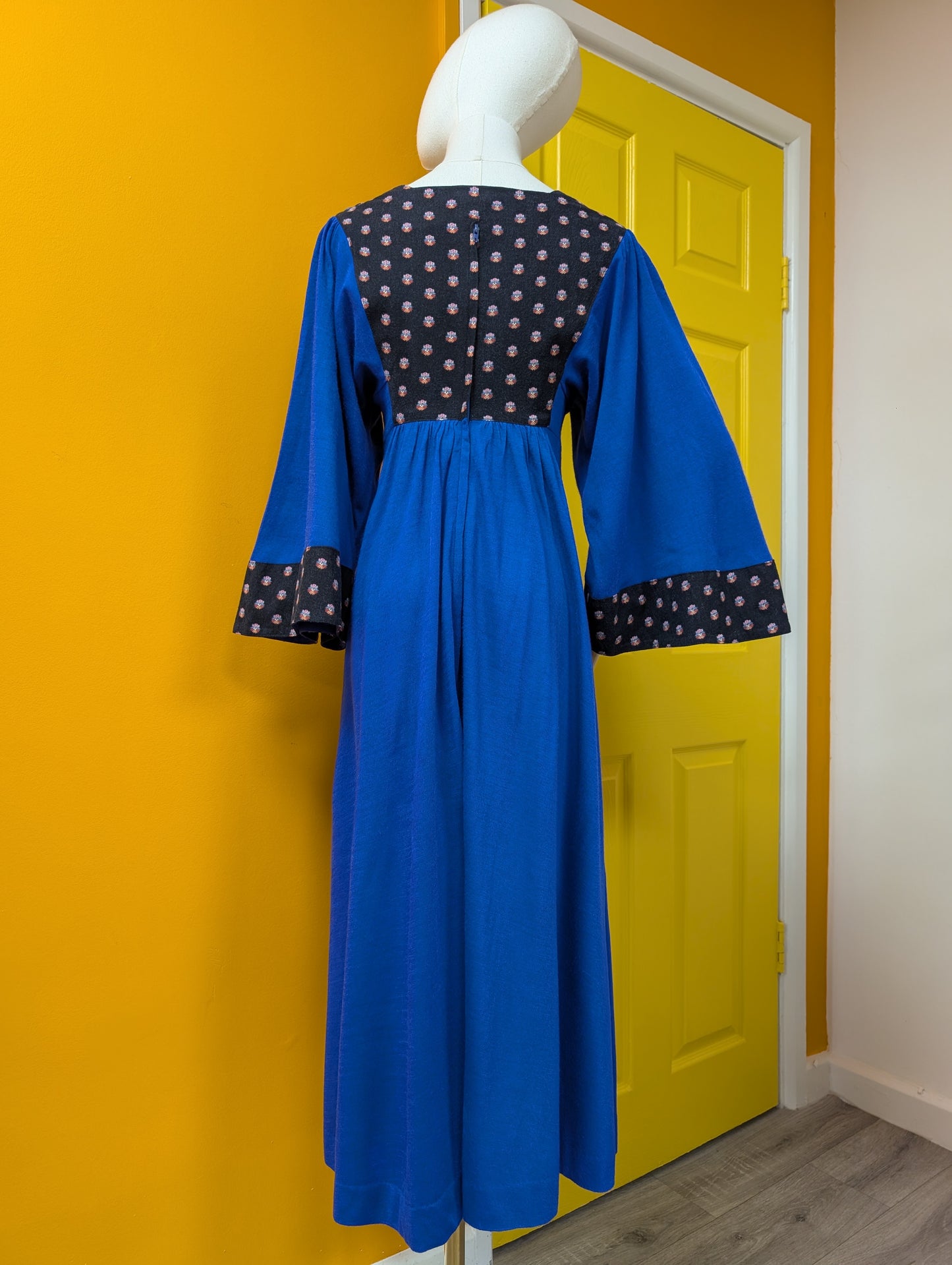 1970s Wallis blue dress with black floral trim - XS/S/6/8
