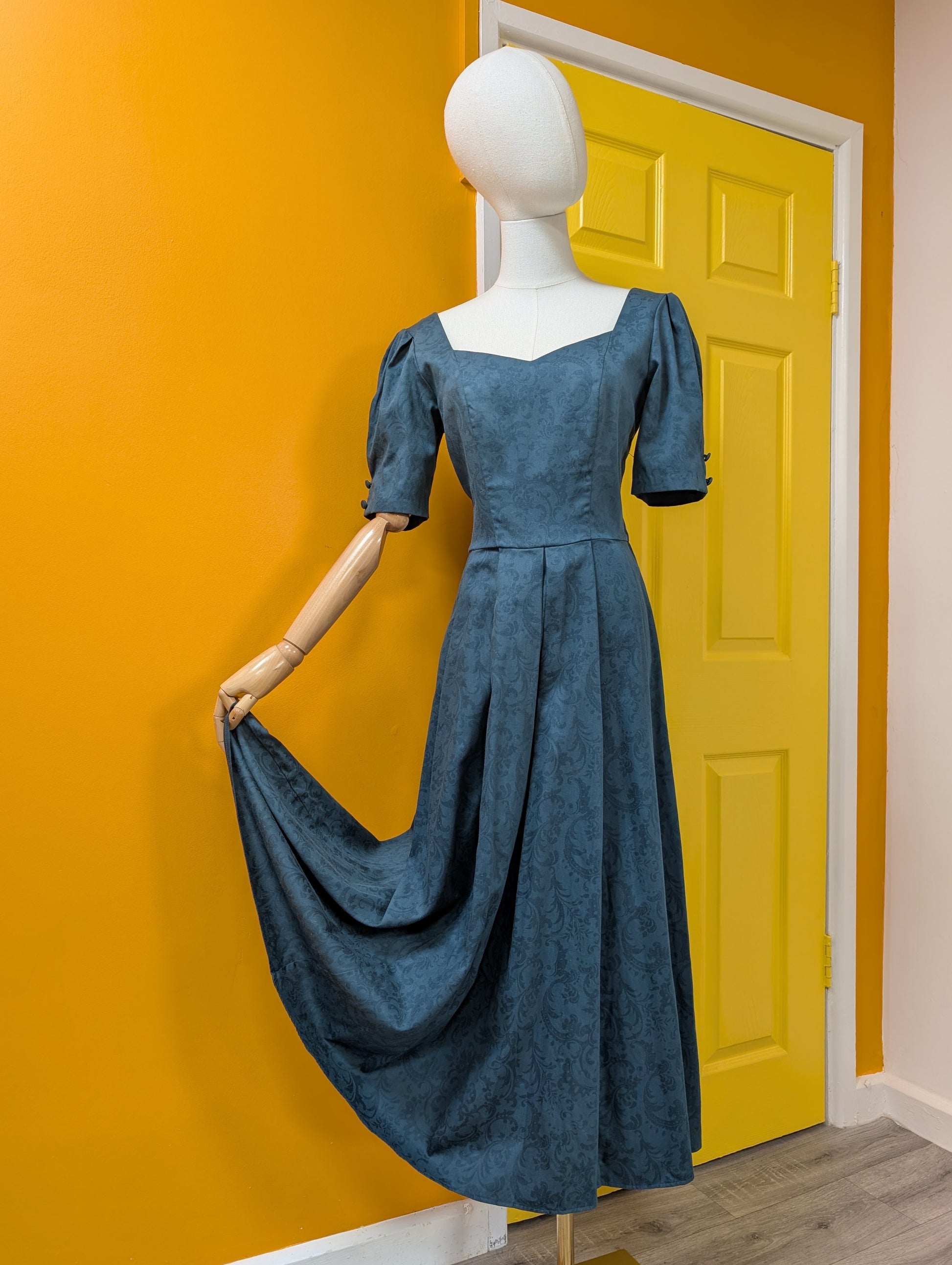 1980s Laura Ashley green dress with back bows - S/8/10 Velvet Sunflower 1980s Laura Ashley green dress with back bows - S/8/10 Velvet Sunflower