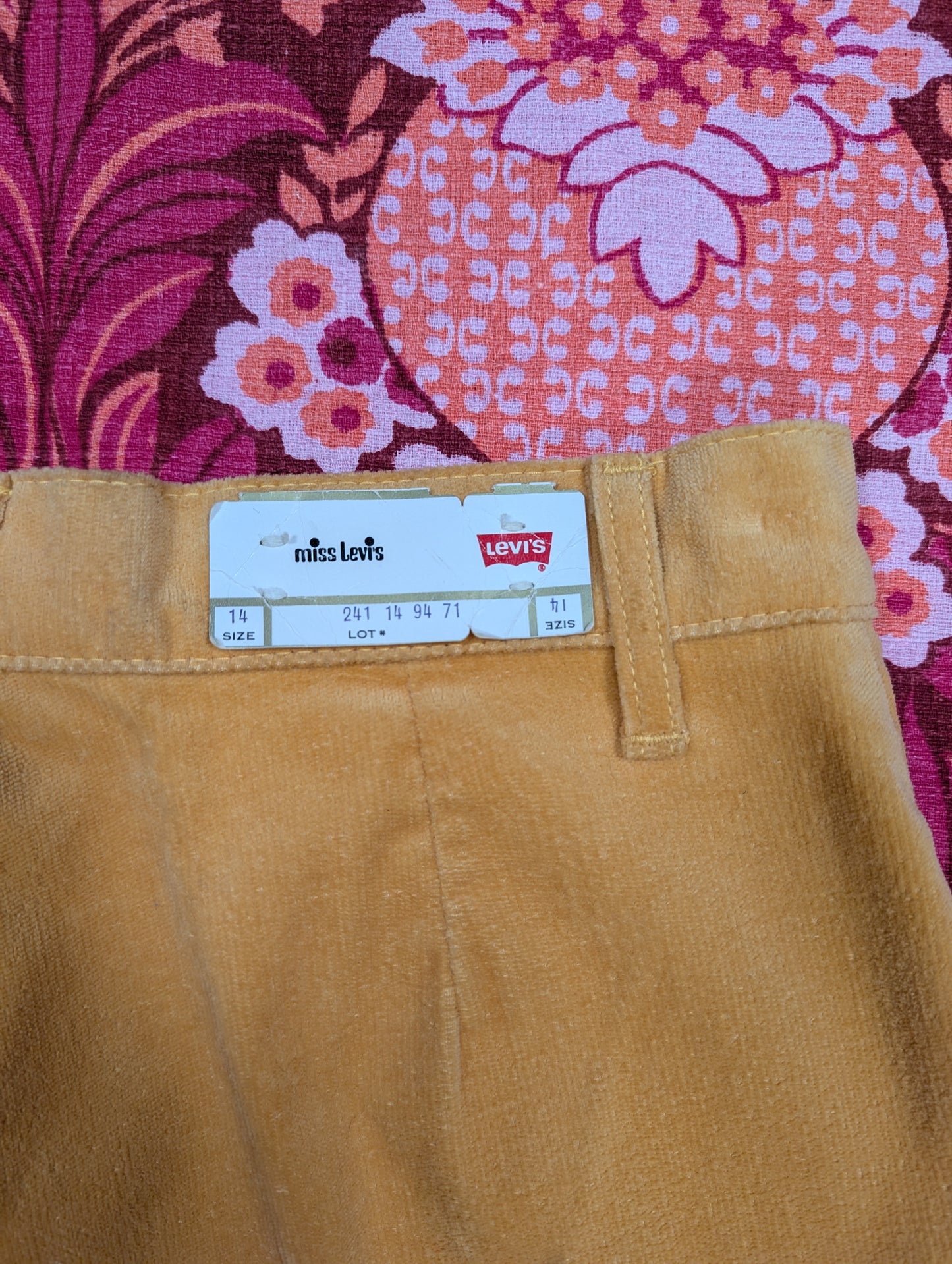 Deadstock 1970s Miss Levi's - 29"/30" waist