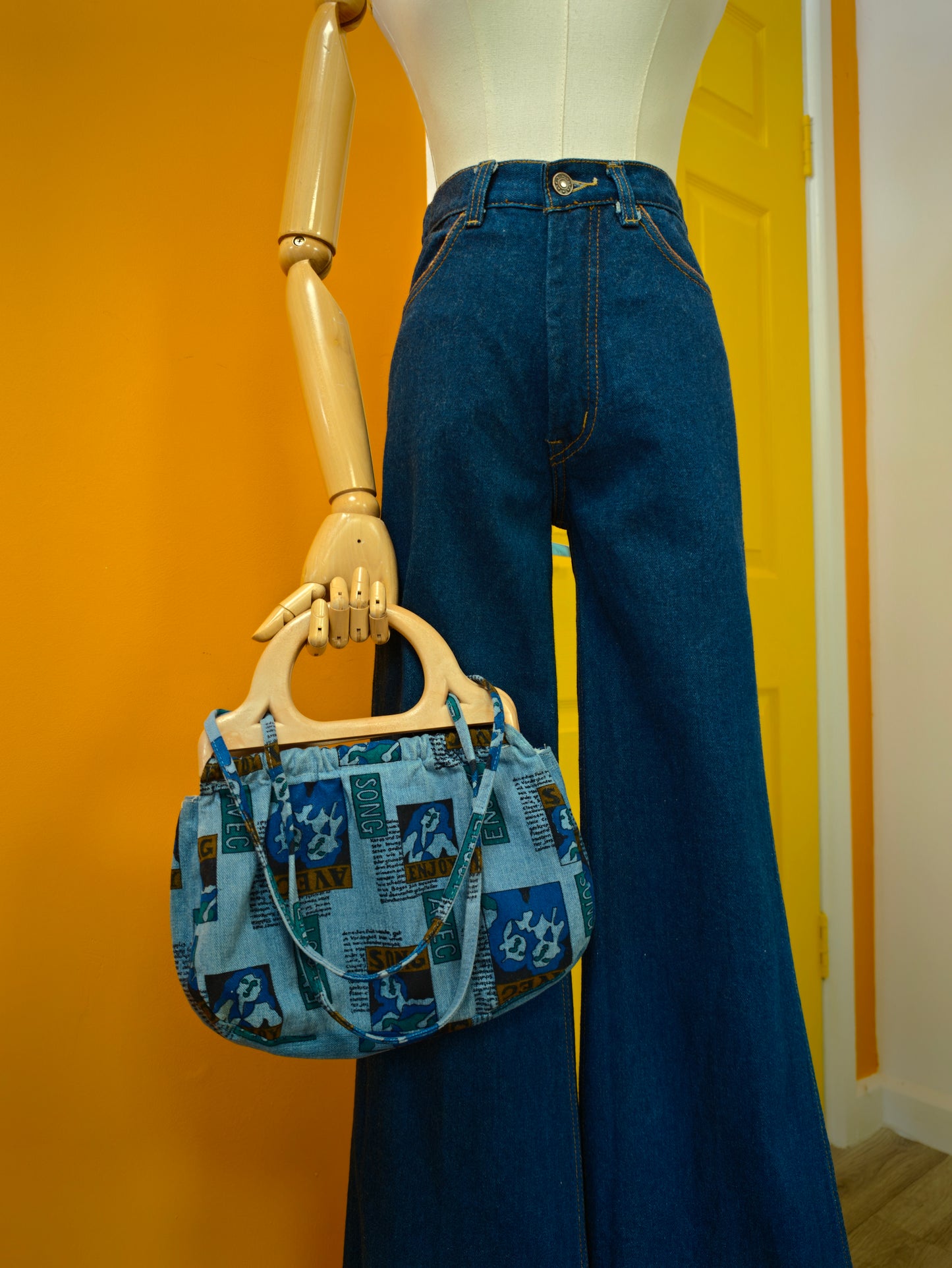 1970s blue novelty print handbag