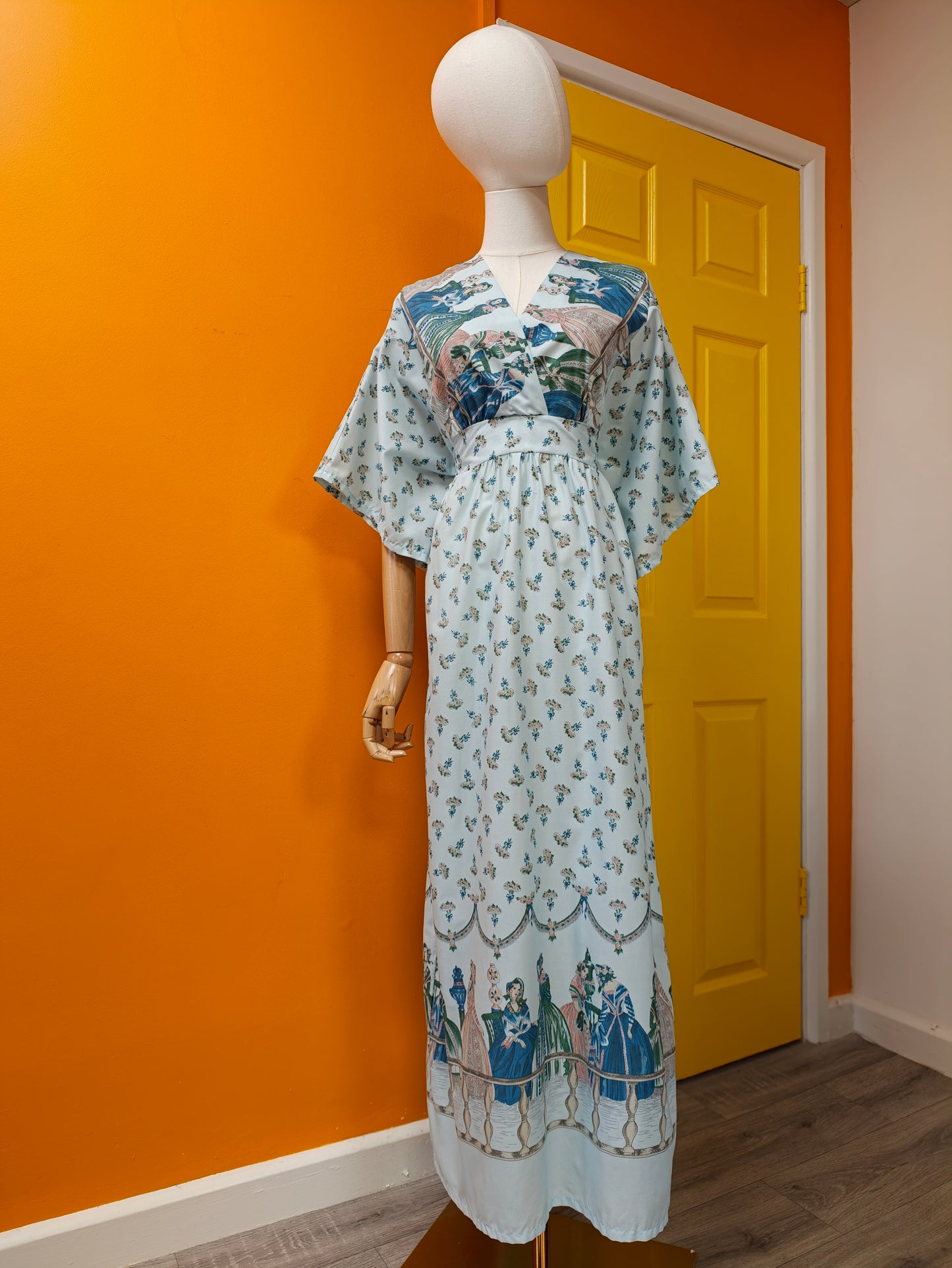 Beautiful 1970s novelty print dress - M