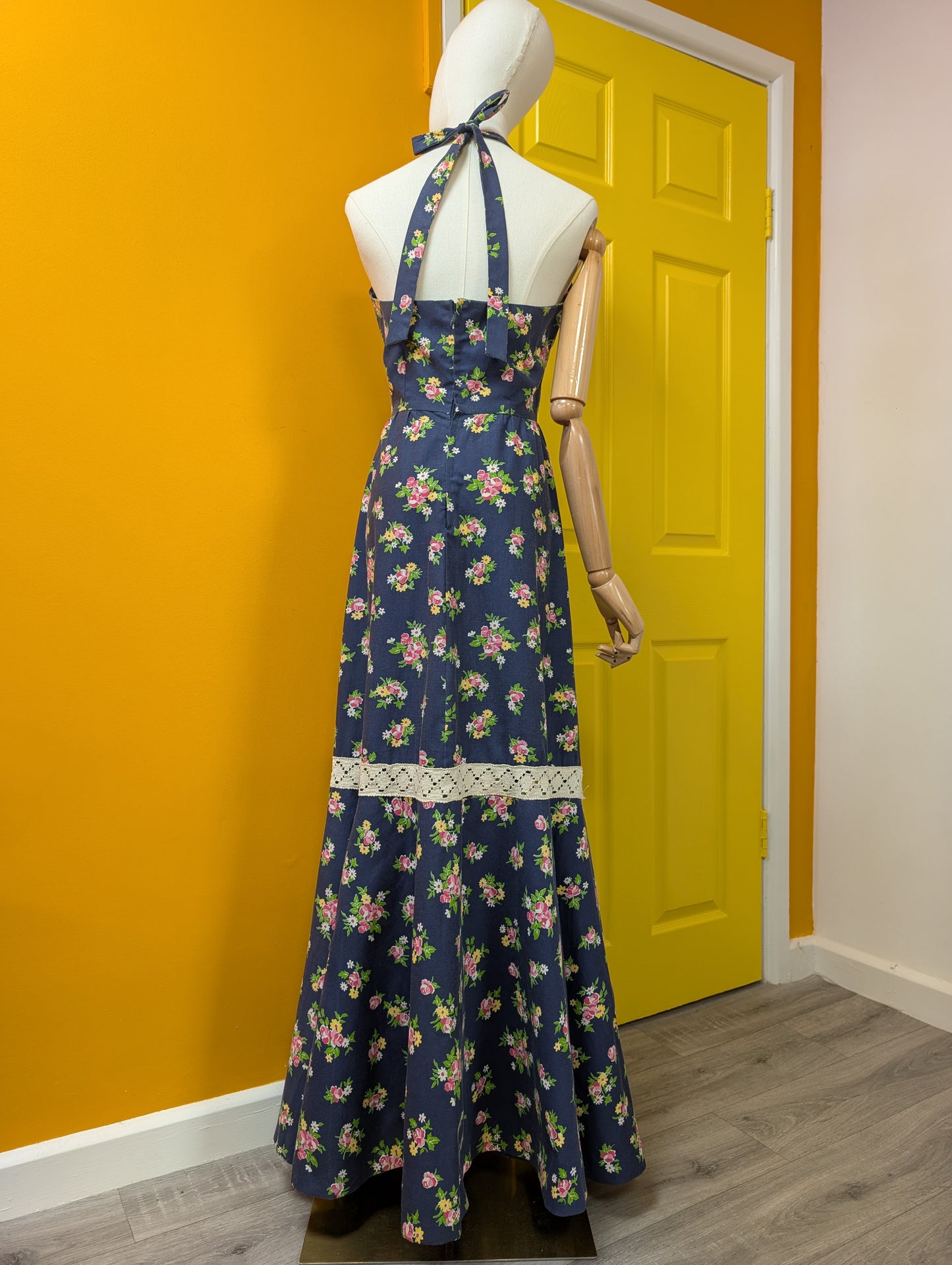 Floral halter neck maxi dress - XS