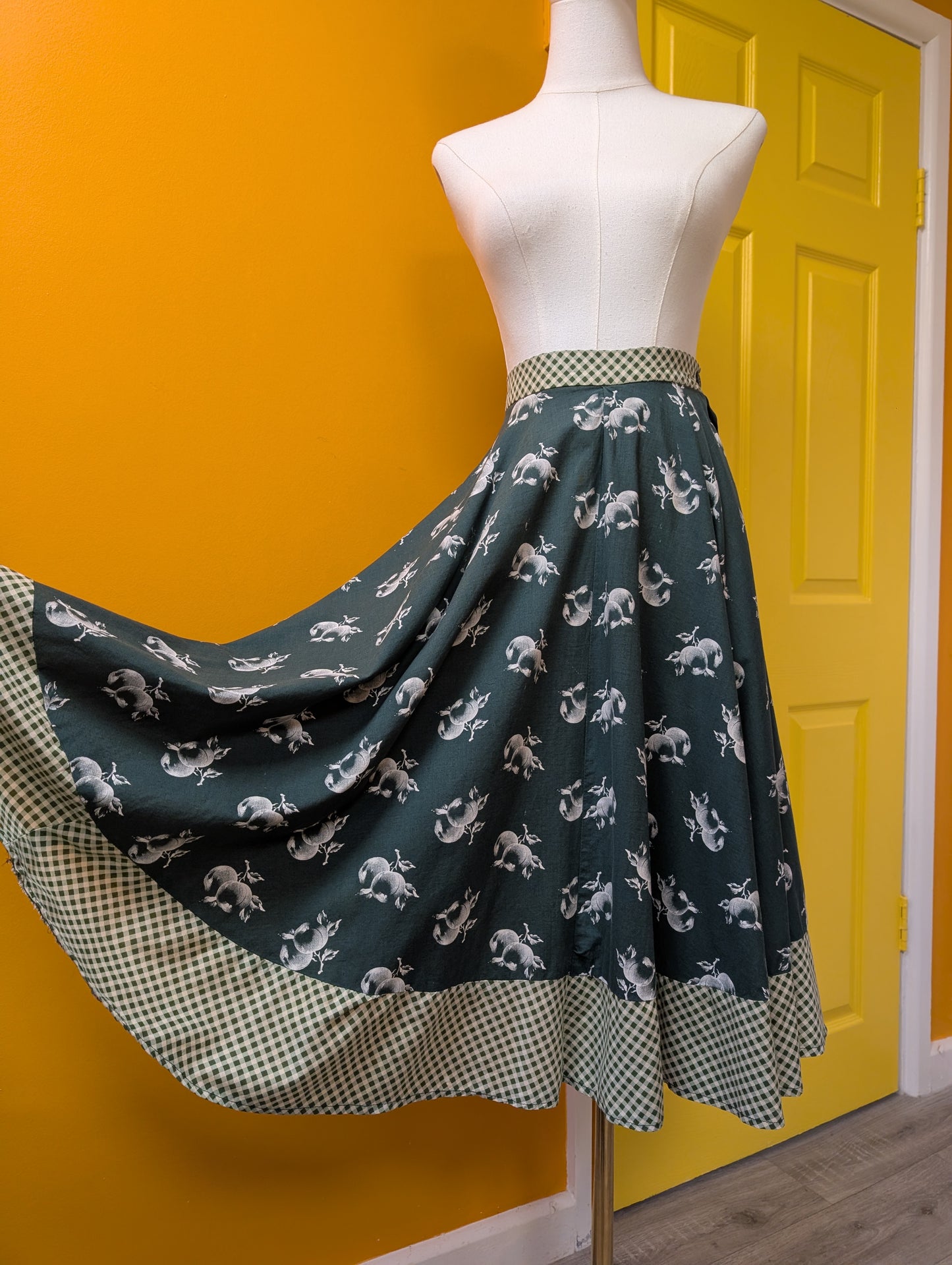 1970s Sunset full circle novelty fruit & gingham print cotton skirt - 27.5" waist