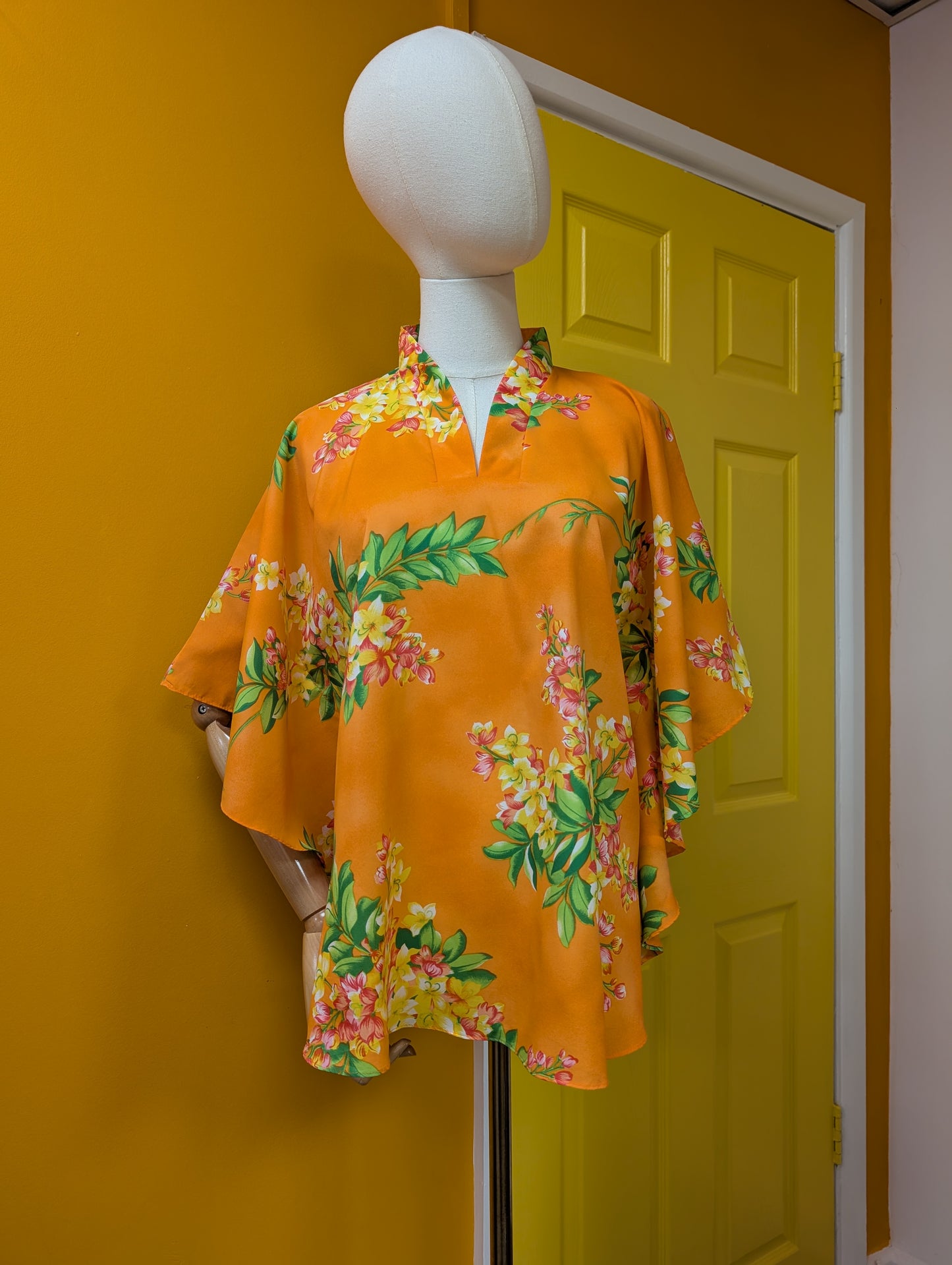 1970s Hilo Hattie's Hawaiian kaftan top