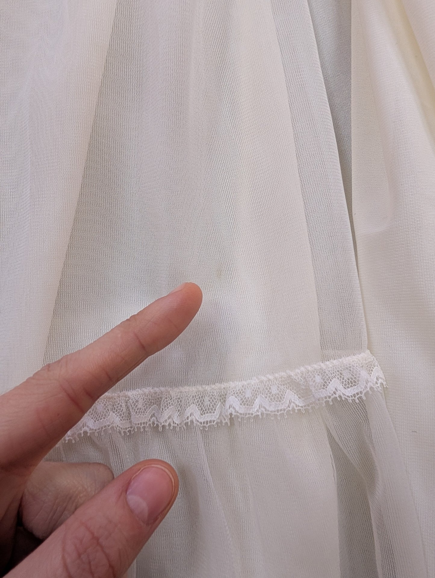 1960s Kayser Bondor flouncy negligee/dressing gown