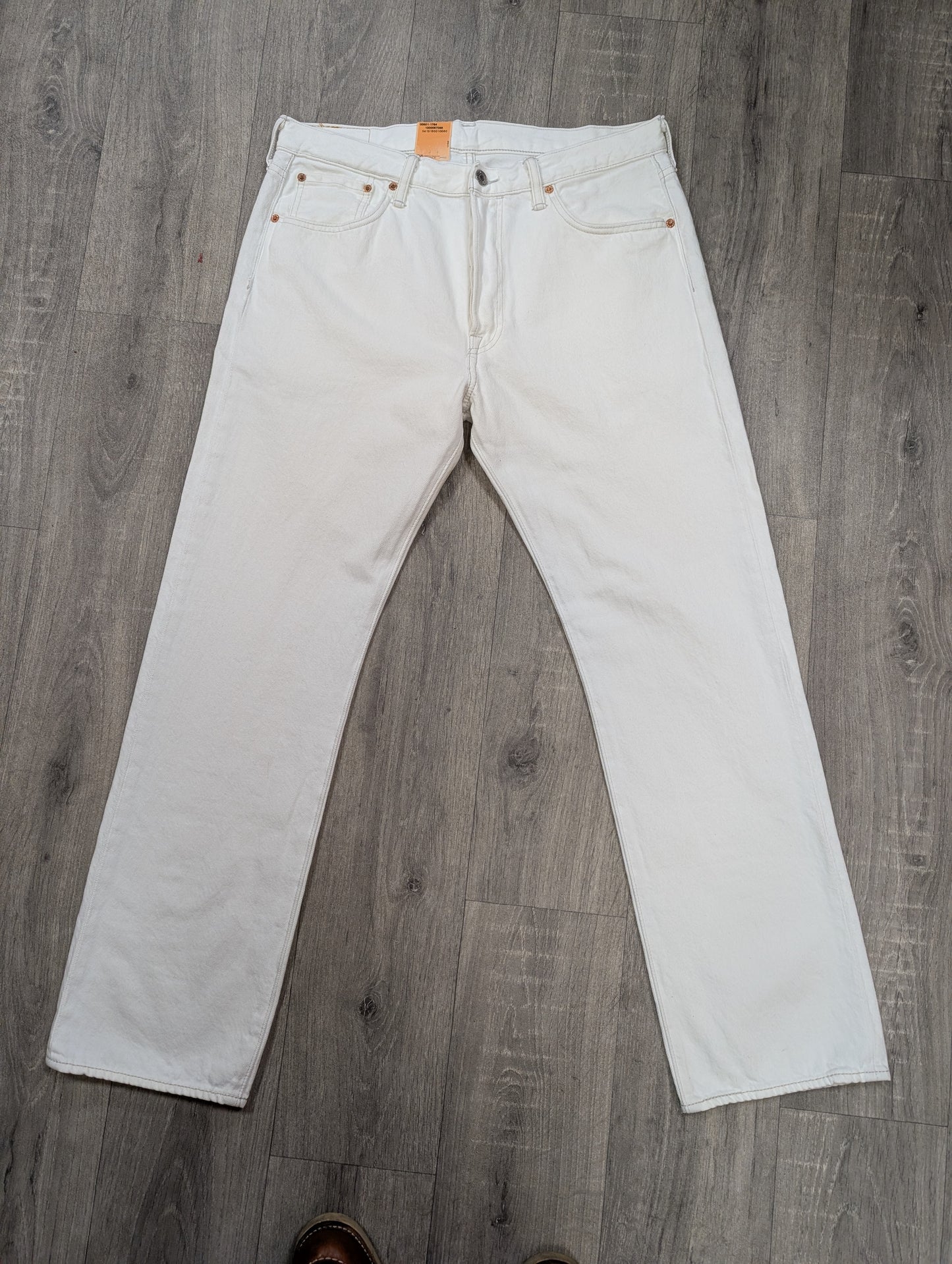 Deadstock Y2K white Levi's 501s - 34W 30L