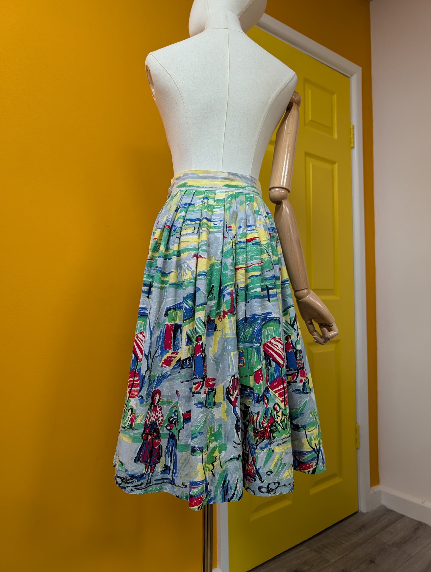 Gorgeous 1950s scenic novelty print cotton skirt - 26" waist