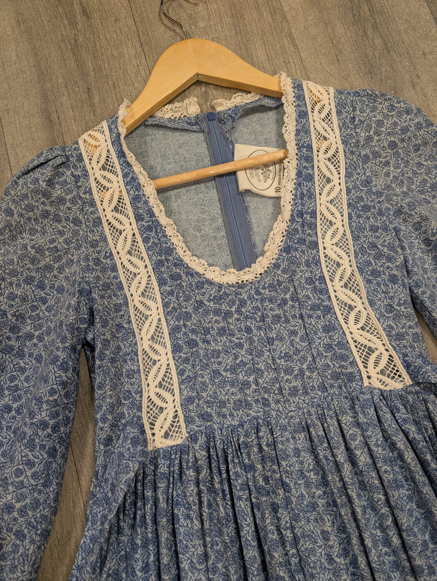 Gorgeous 1970s Laura Ashley made in Wales cotton maxi dress - XS/6/8