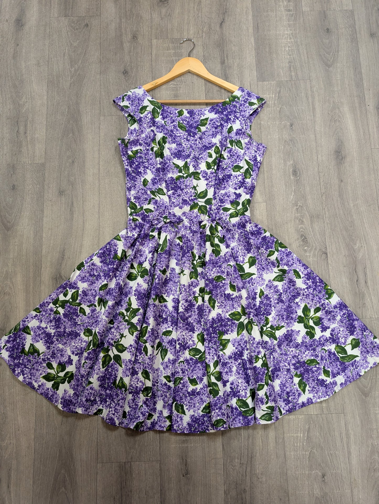 1950s purple floral cotton dress - 37"B 29"W