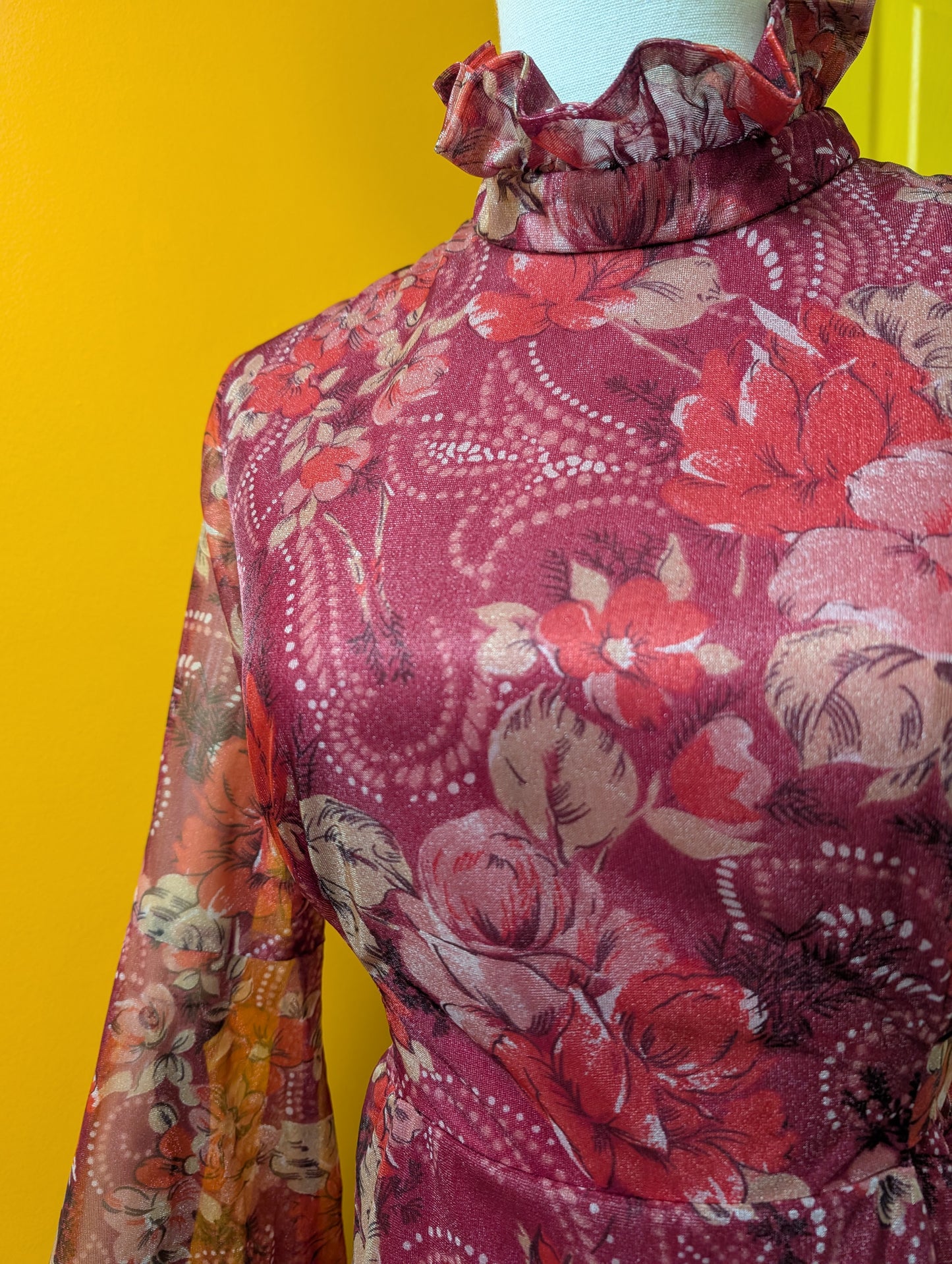 Gorgeous 1970s dress with fabulous sleeves - S/8